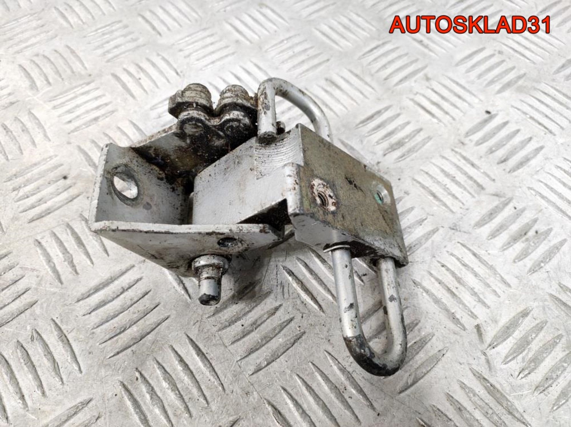 Петля двери задняя правая нижняя VW Passat B5, 700 рублей, Дубовое