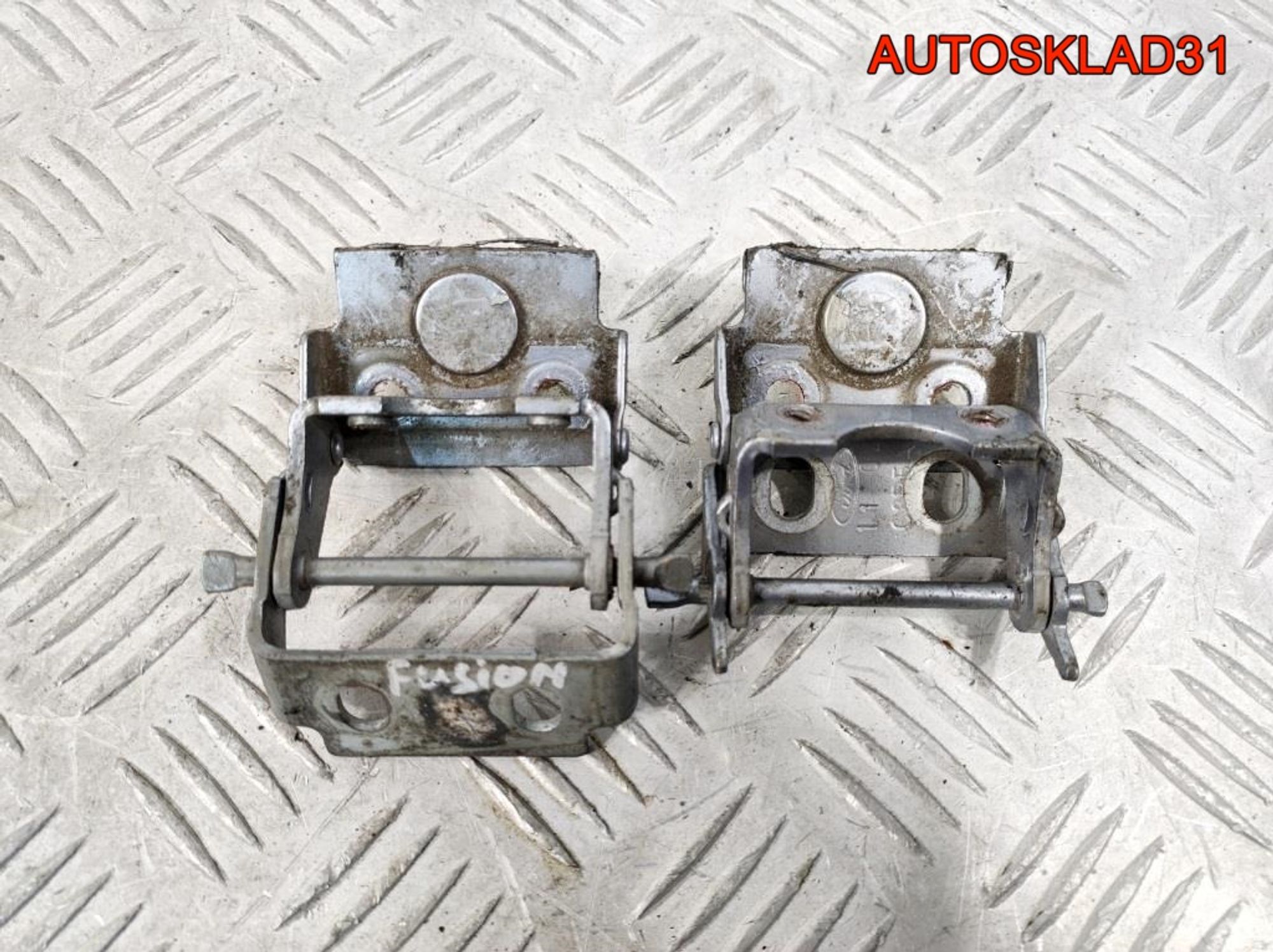 Петля двери багажника комплект Ford Fusion 1527348, 900 рублей, Дубовое