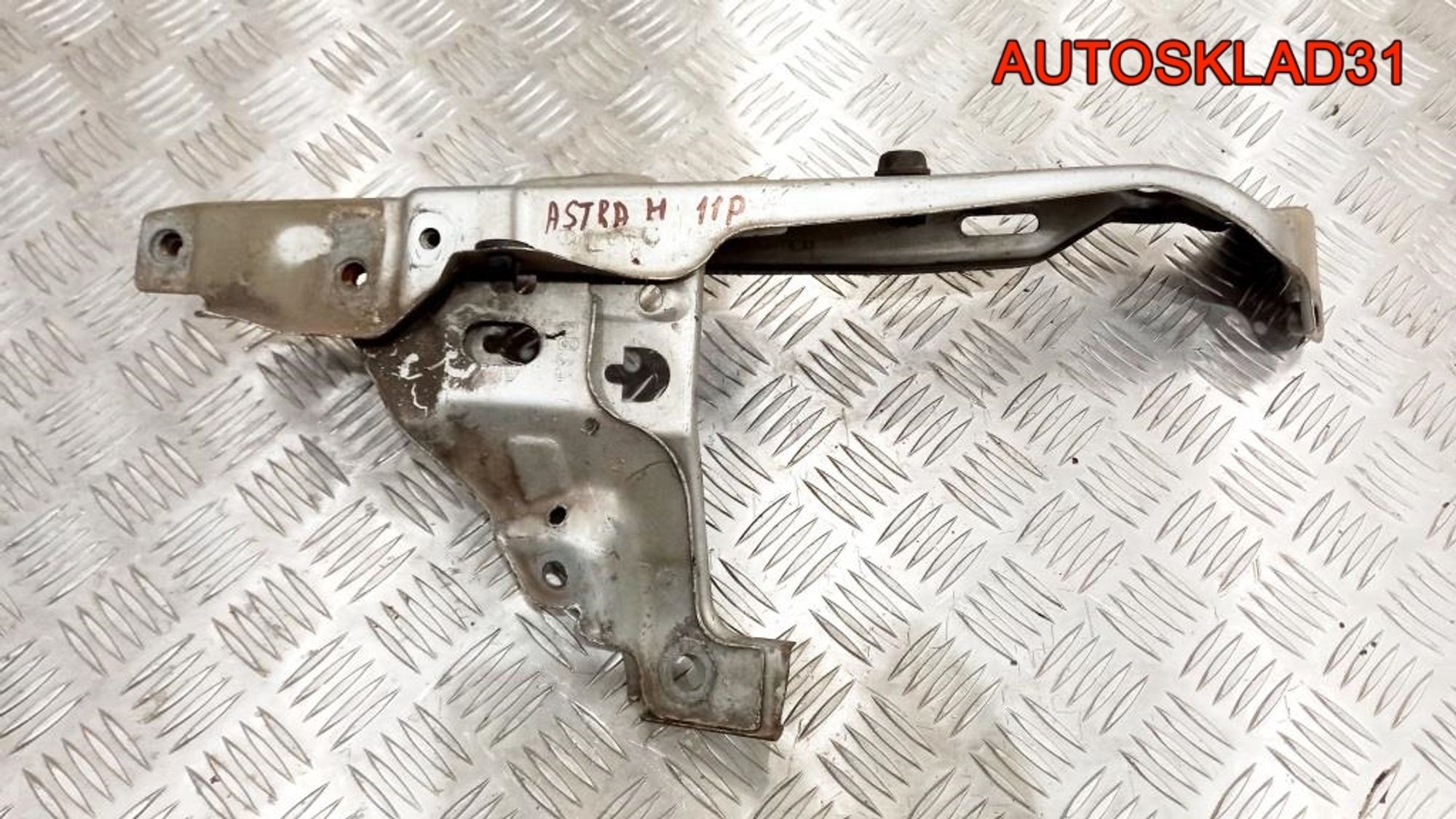 Кронштейн фары левый Opel Astra H 13237140, 1800 рублей, Дубовое