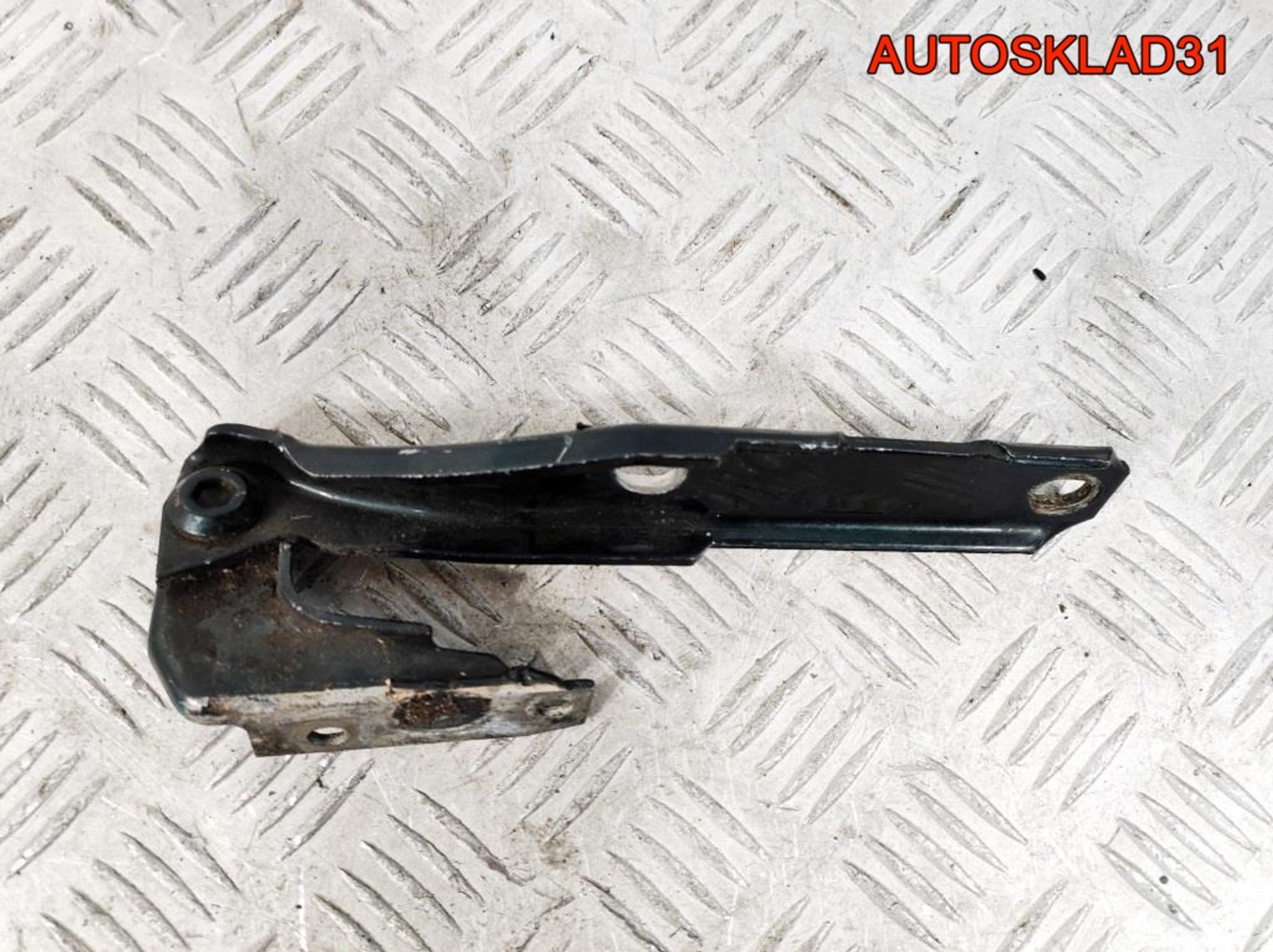 Петля капота левая Audi A6 C5 4B0823301D, 600 рублей, Дубовое