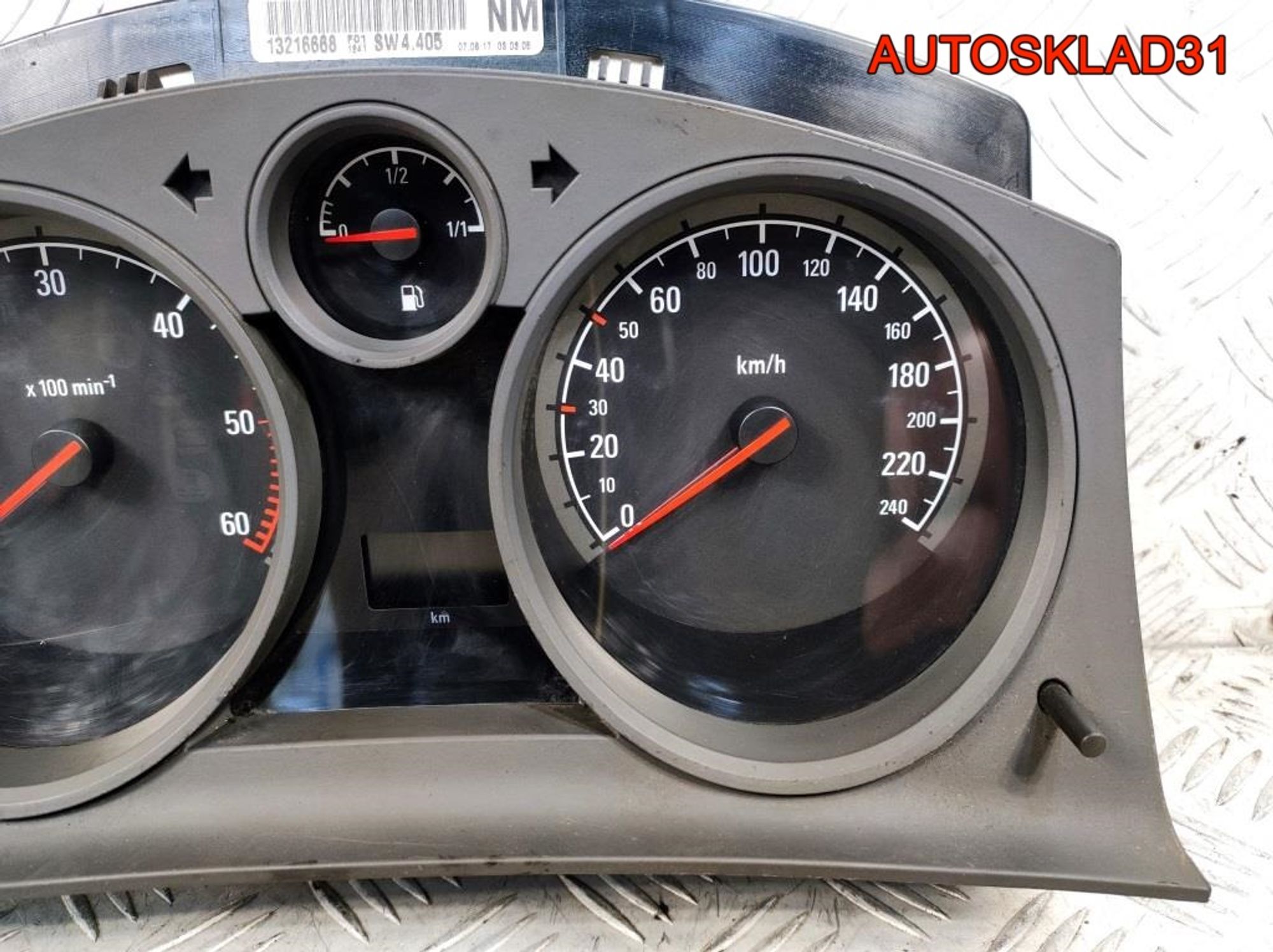 Панель приборов Opel Zafira B 13216668 Дизель, 2600 рублей, Дубовое