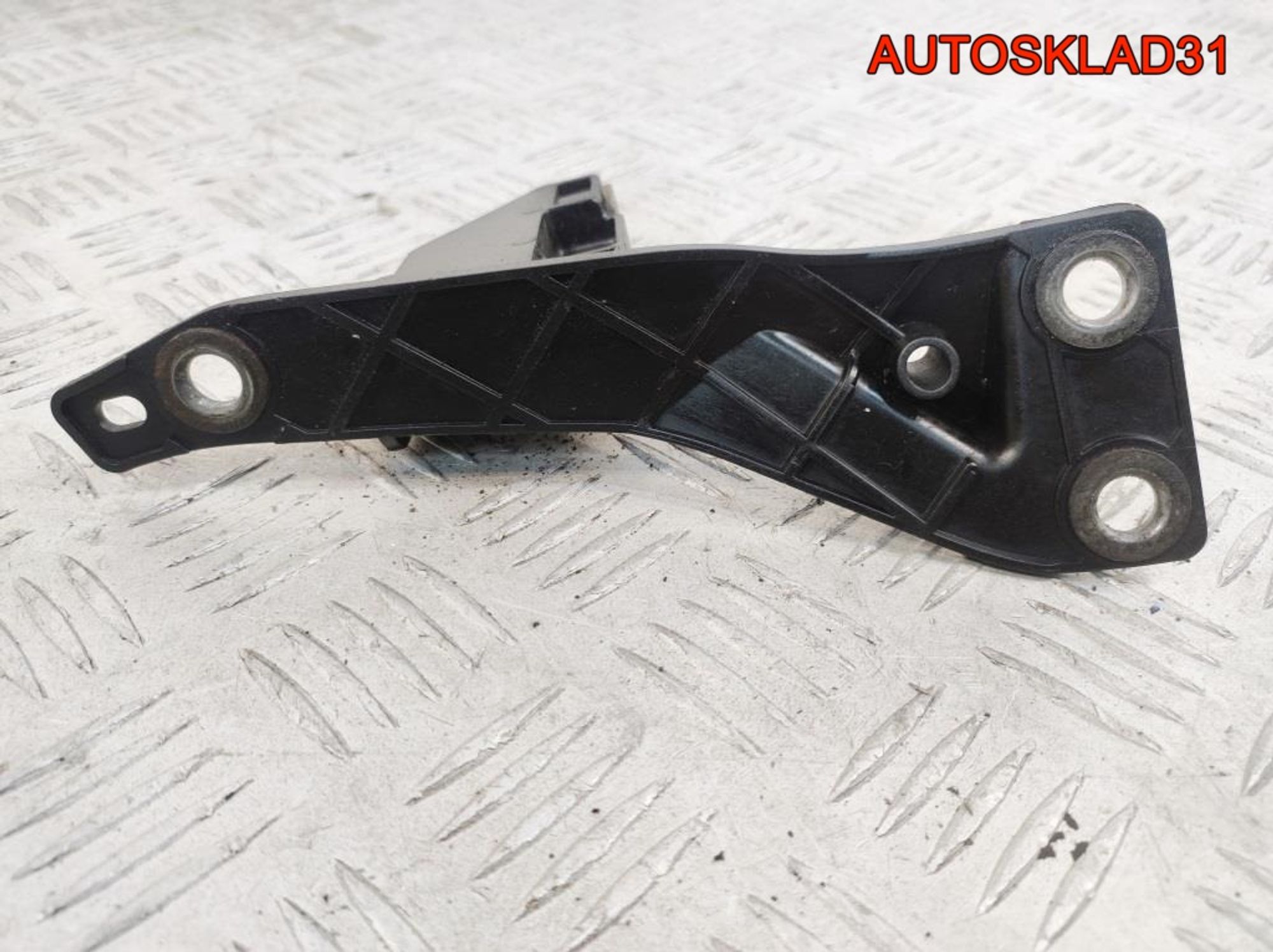 Кронштейн переднего бампера правый Audi A4 B7 8E0805364, 1300 рублей, Дубовое