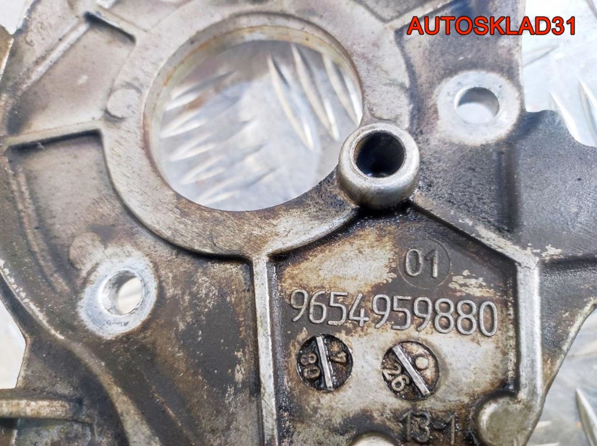 Кронштейн ТНВД Ford Focus 2 1.6 G8DB 9654959880, 900 рублей, Дубовое