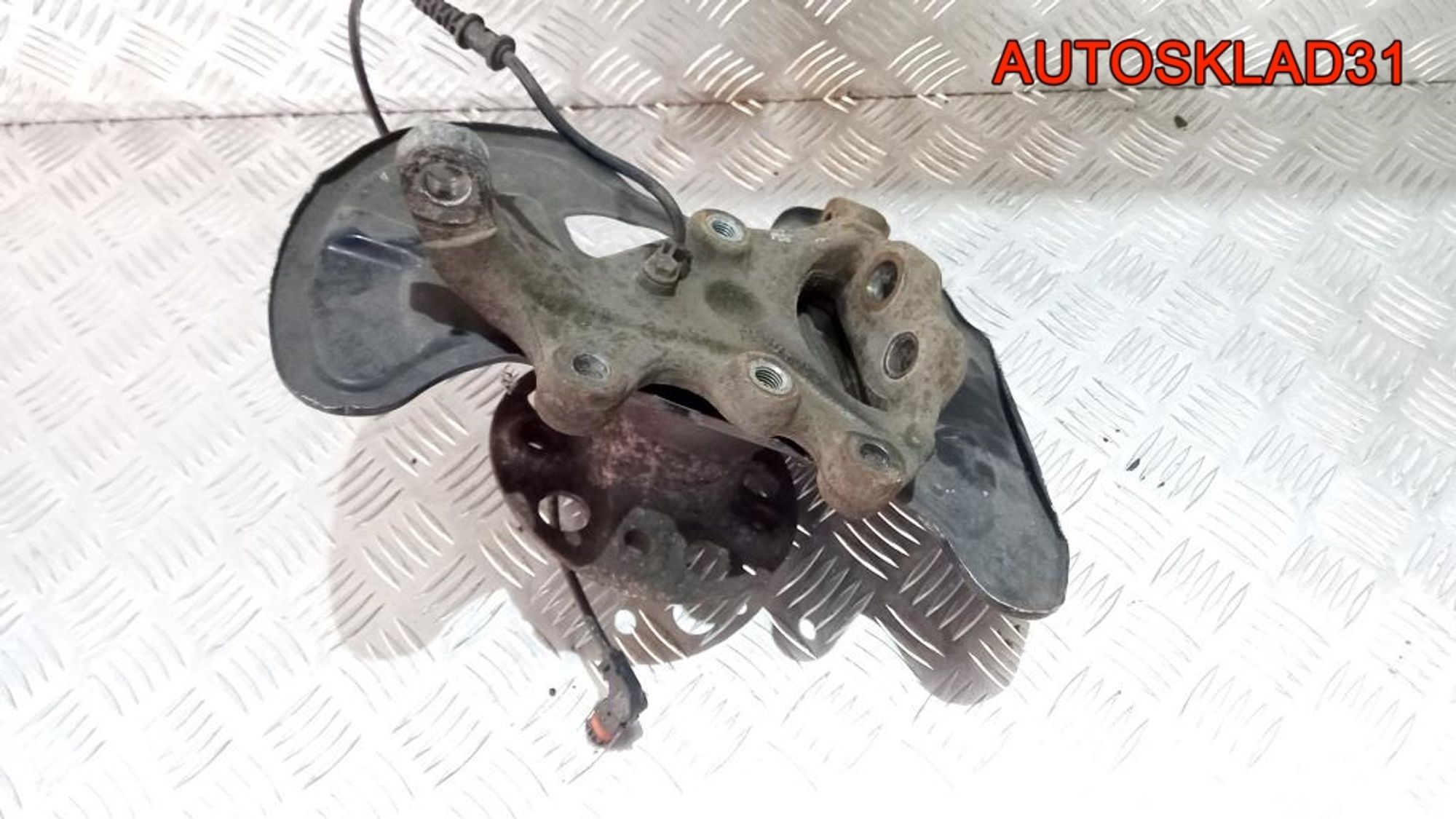 Кулак поворотный передний левый Комплект Mercedes-Benz W204 А2043320101, 3500 рублей, Дубовое