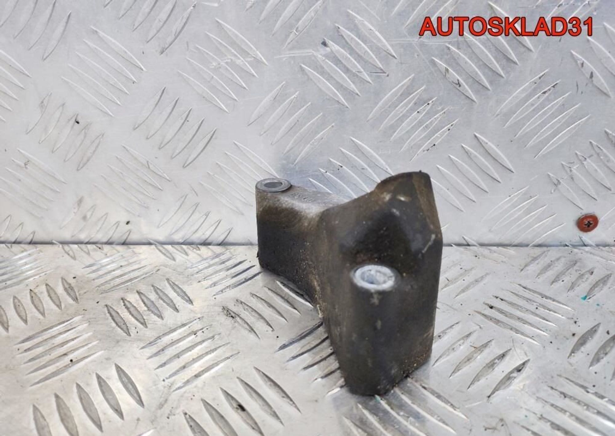 Кронштейн кондиционера Mercedes W202 A6112340039, 900 рублей, Дубовое