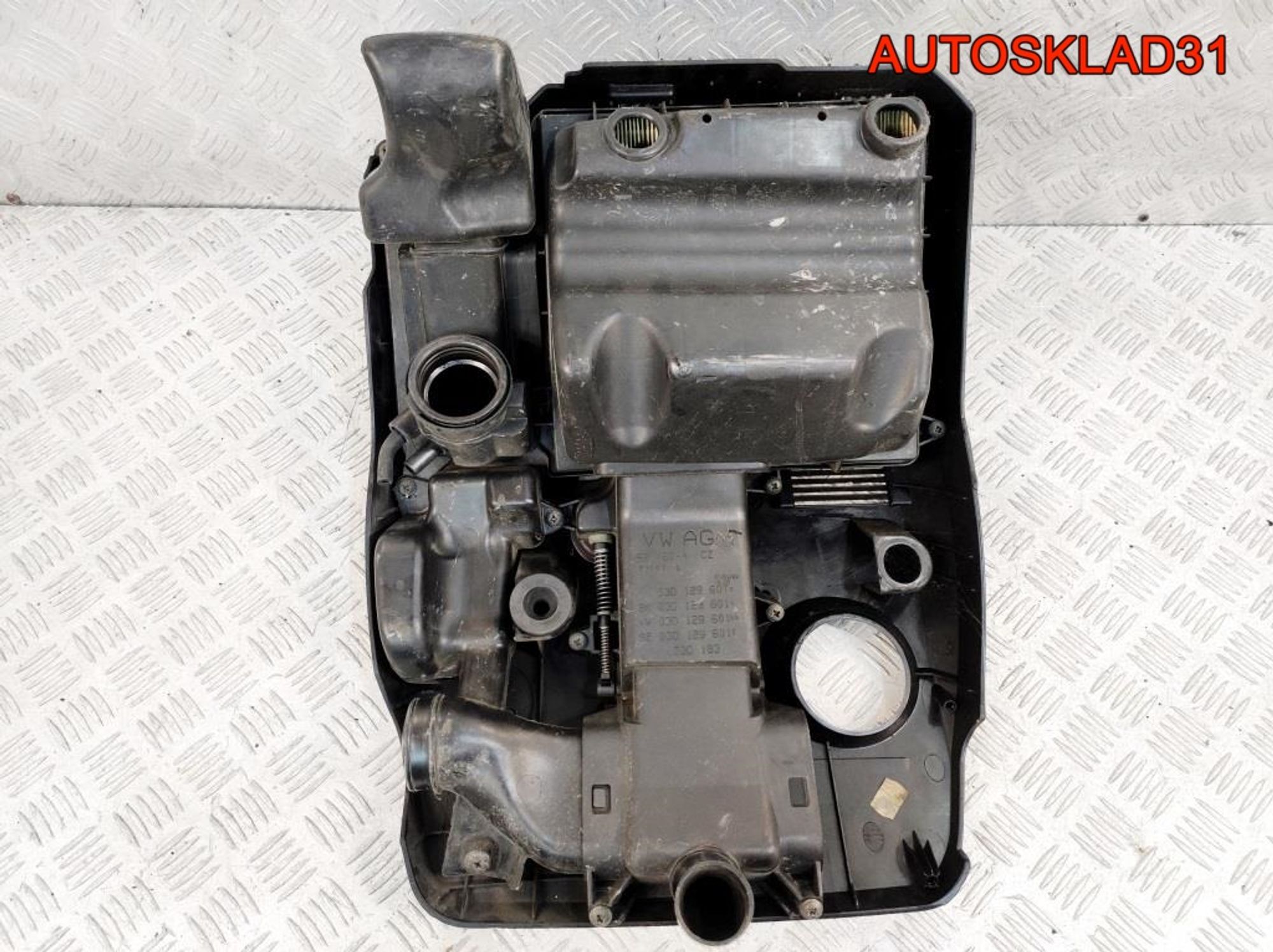 Корпус воздушного фильтра Skoda Fabia 1 1,2 AWY 03D129607K, 2300 рублей, Дубовое