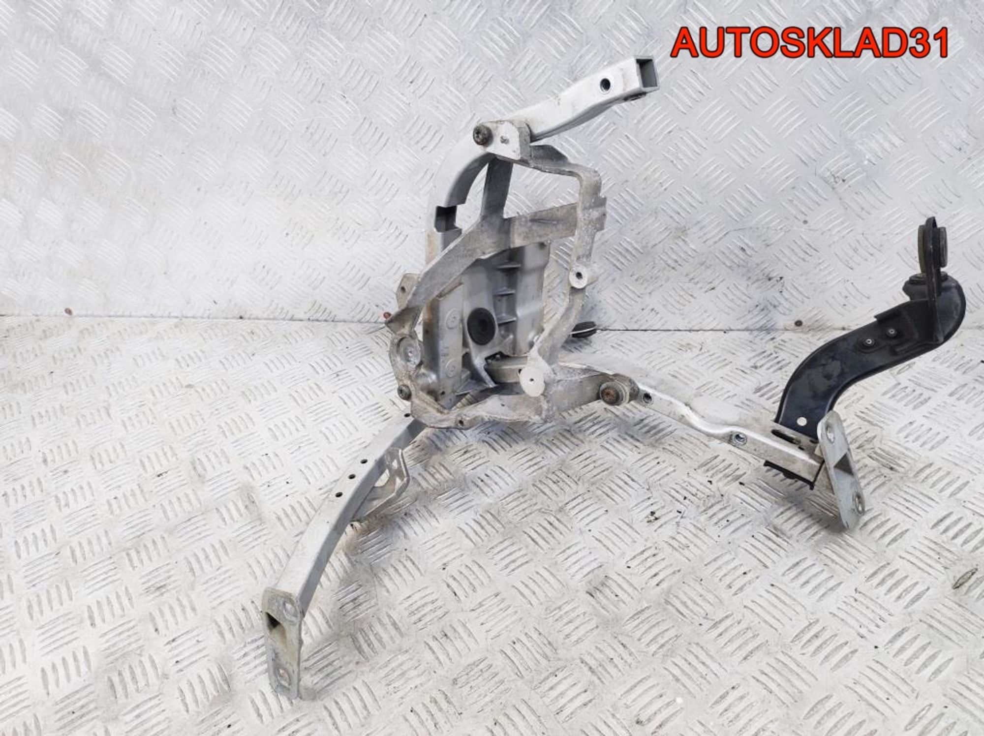 Кронштейн крепления крыла Audi A8 D3 4E0821137D, 12200 рублей, Дубовое