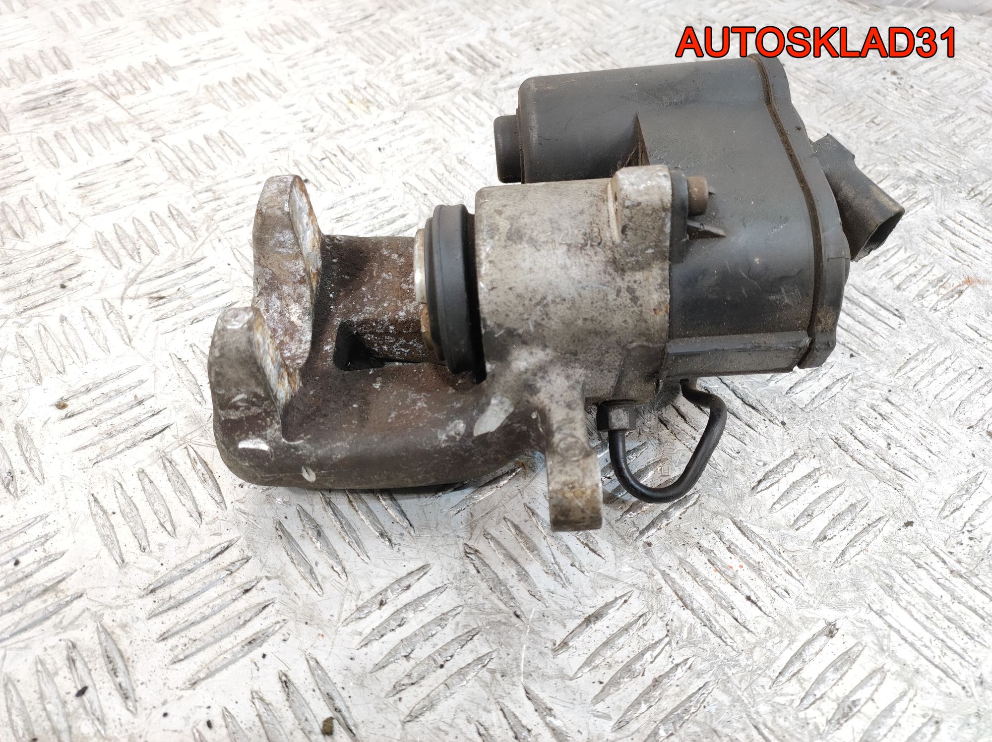 Суппорт тормозной задний левый VW Passat B6 3C0615403E, 7000 рублей, Дубовое