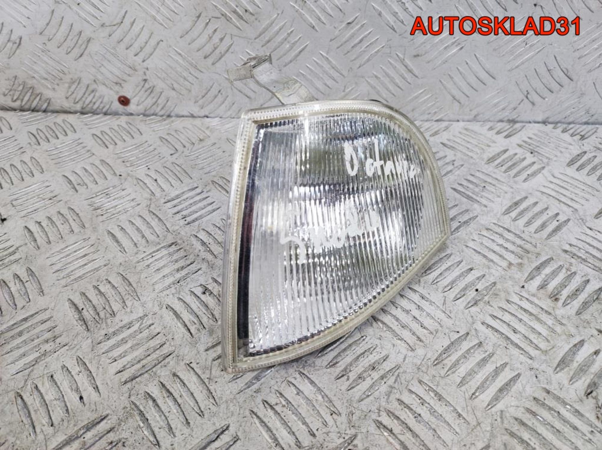 Указатель поворота левый белый Skoda Octavia A4, 500 рублей, Дубовое