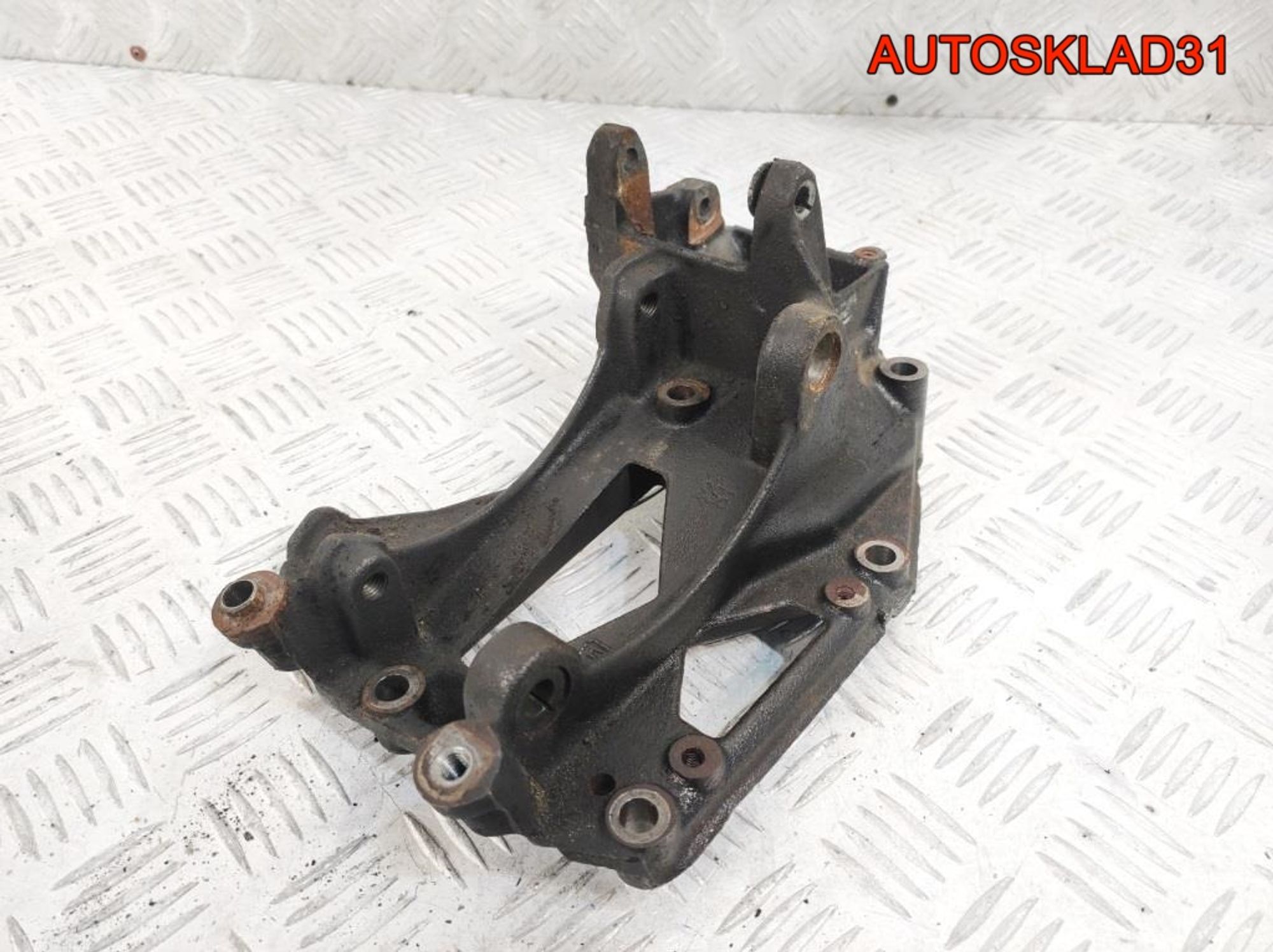 Кронштейн генератора Citroen C5 1,8 EW6/7 Бензин, 1400 рублей, Дубовое