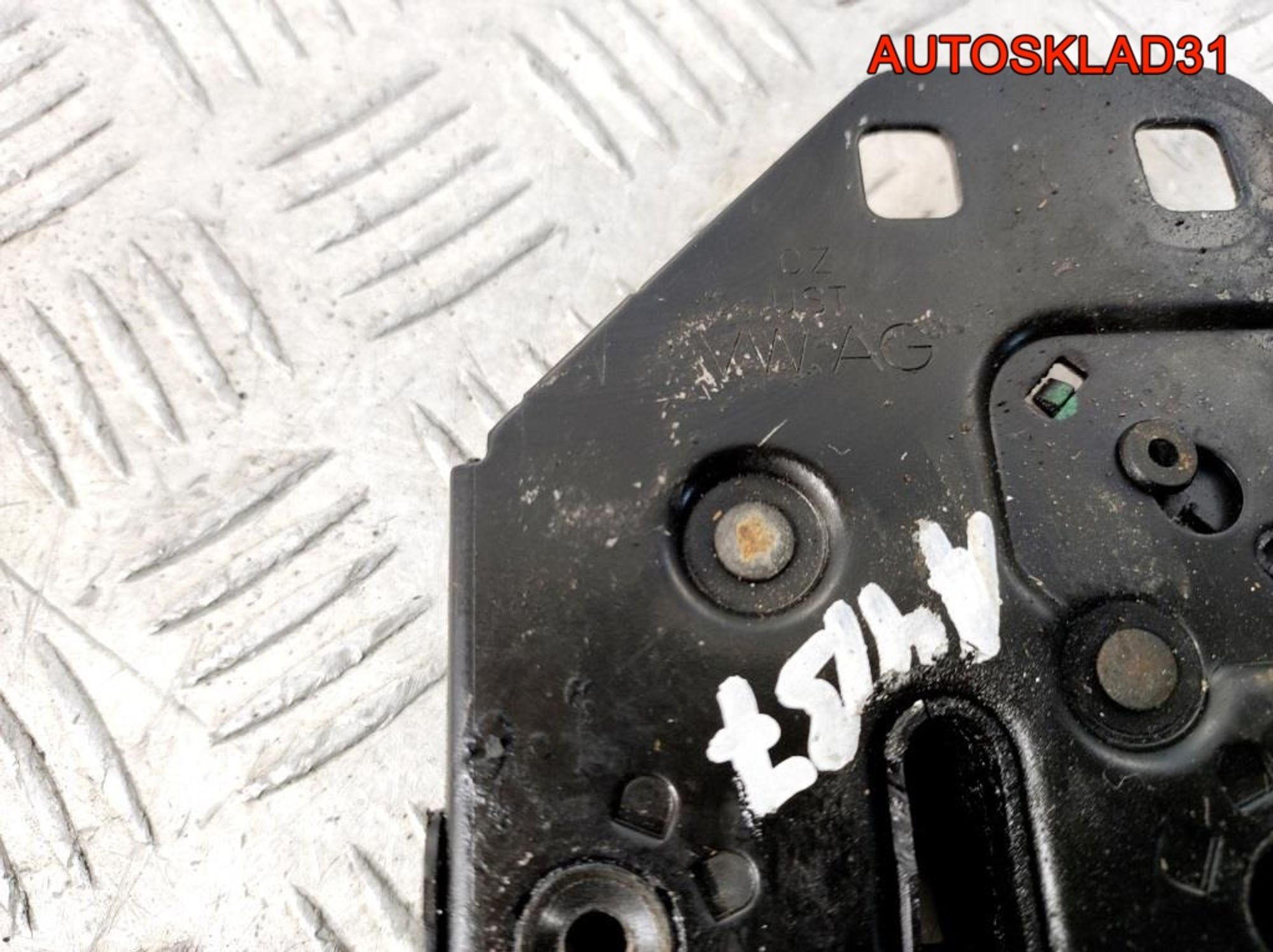 Замок капота Audi A4 B7 8E0823509D, 1800 рублей, Дубовое