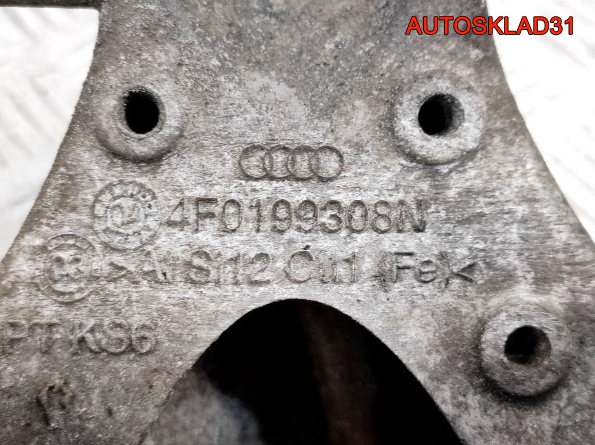 Кронштейн двигателя левый Audi A6 C6 2,4 BDW 4F0199307N, 500 рублей, Дубовое