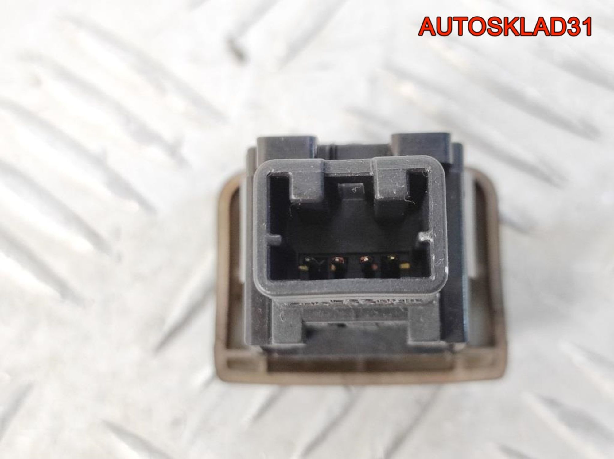 Кнопка аварийной сигнализации Nissan Note E11, 500 рублей, Дубовое