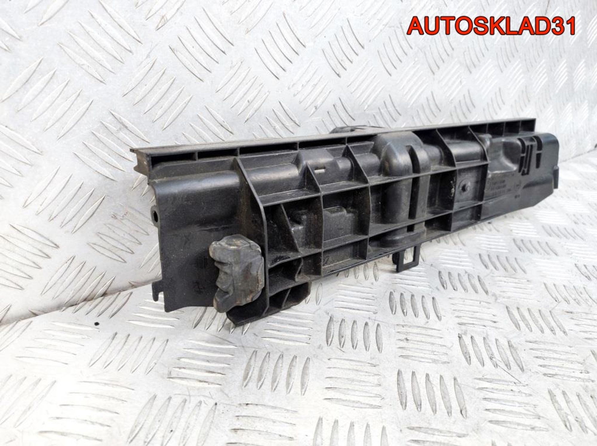 Кронштейн радиатора левый BMW E90 17107524912, 900 рублей, Дубовое