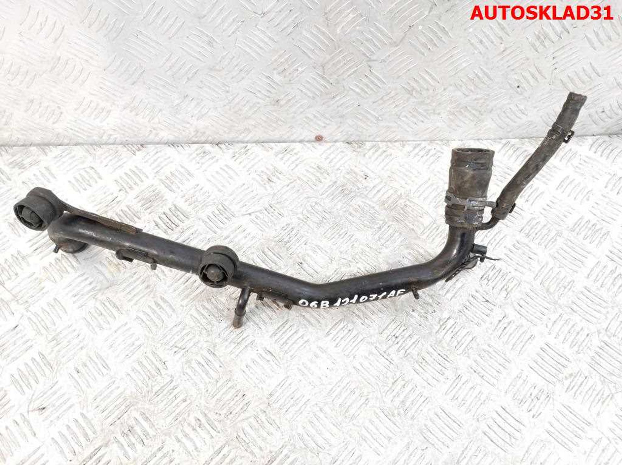 Трубка охлаждающей жидкости VW Passat B5+ AZM 06B121071AF, 800 рублей, Дубовое