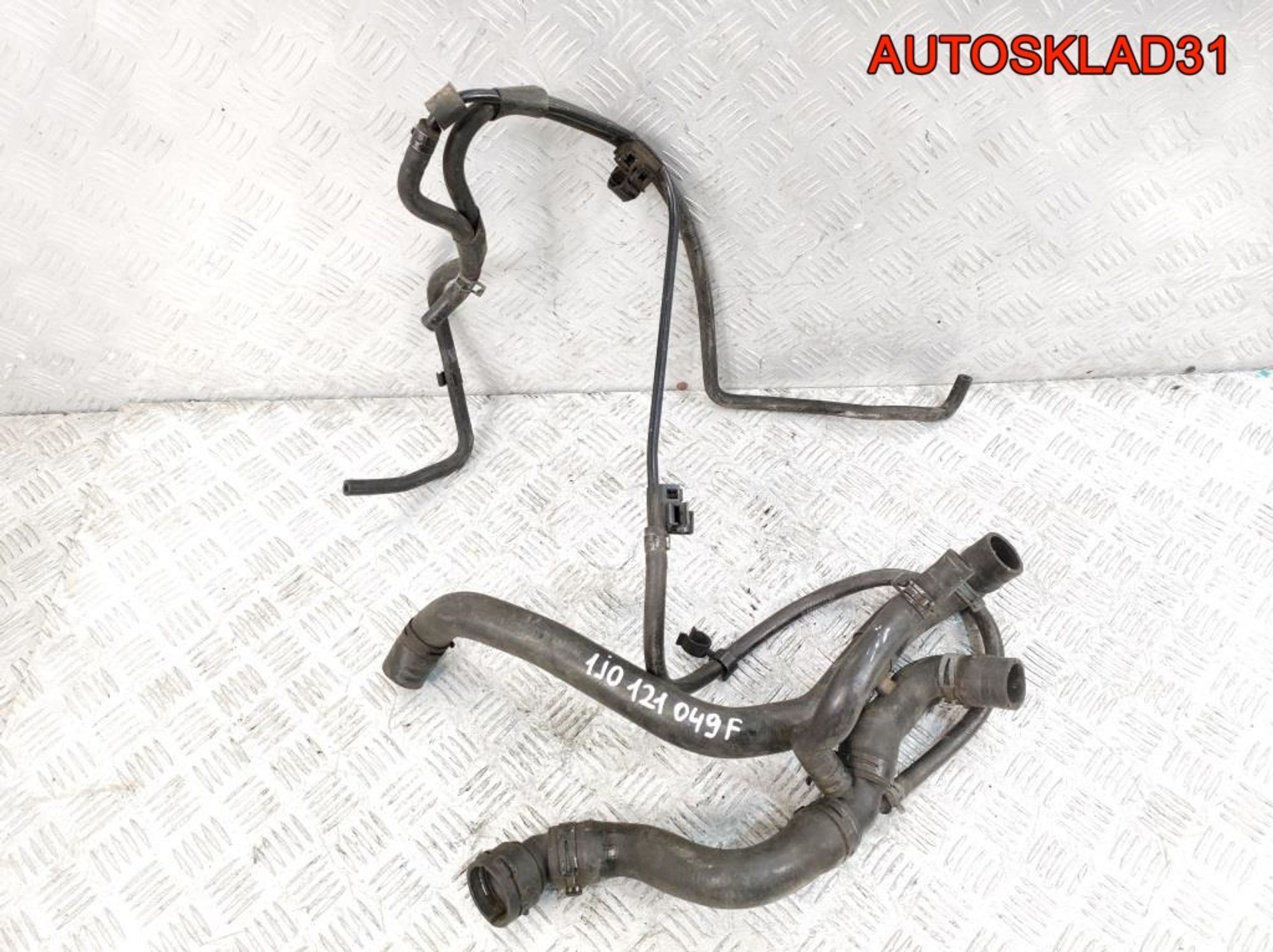 Патрубок системы охлаждения VW Golf 4 1,6 Бензин 1J0121049F, 2000 рублей, Дубовое