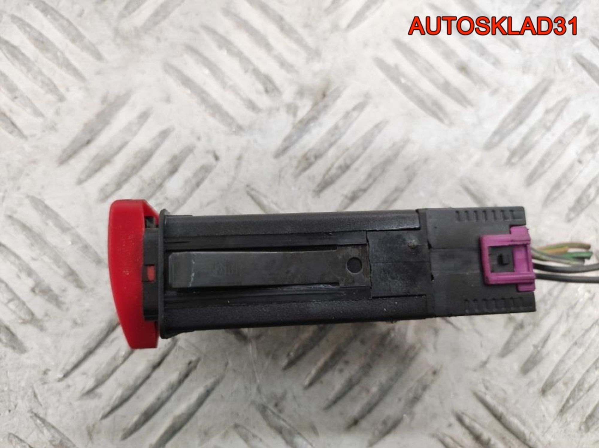 Кнопка аварийной сигнализации Audi A3 8L 8L0941509D, 1500 рублей, Дубовое