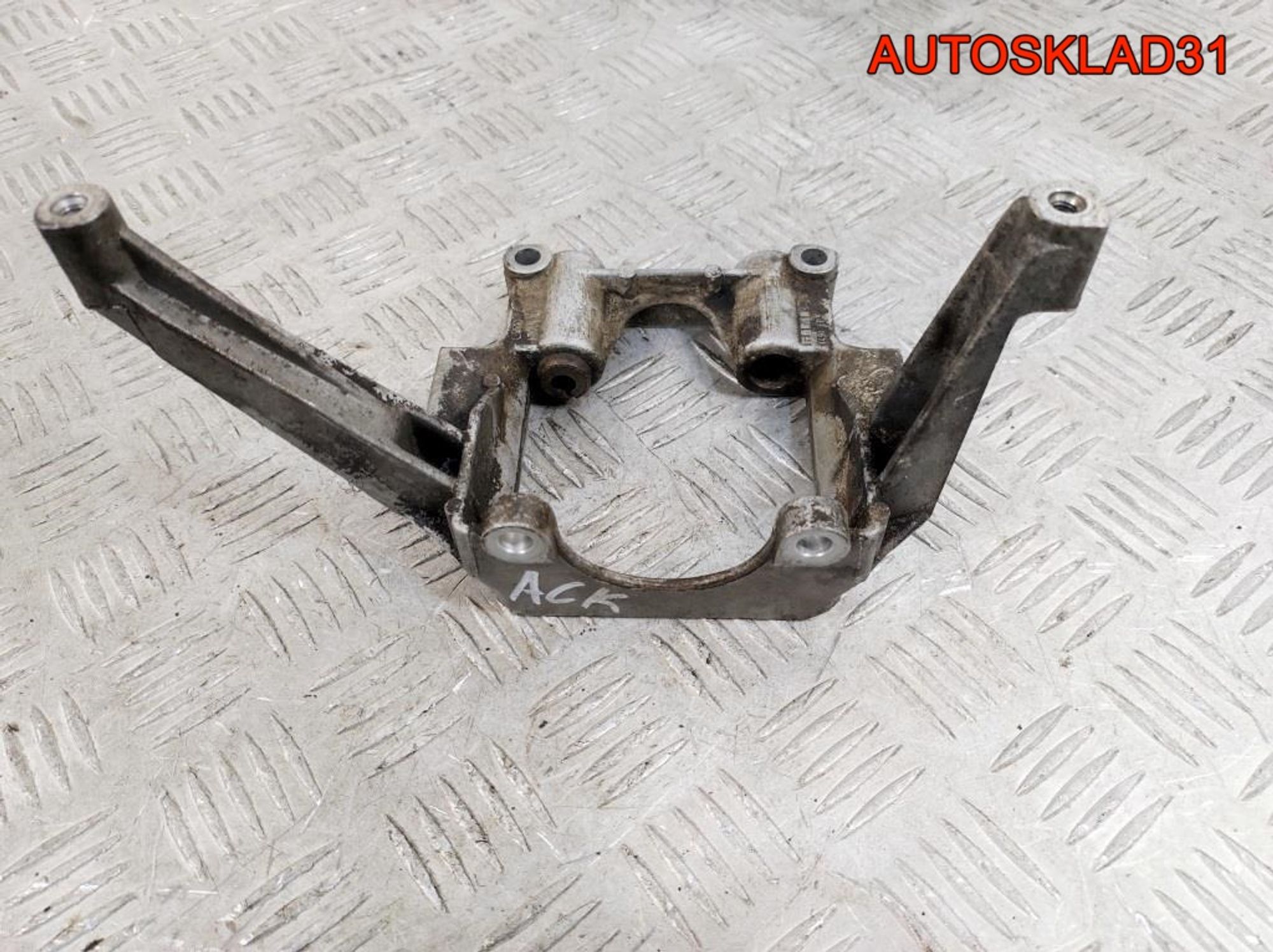 Кронштейн гидроусилителя Audi A6 C4 2.8 ACK Бензин 078145383F, 1000 рублей, Дубовое