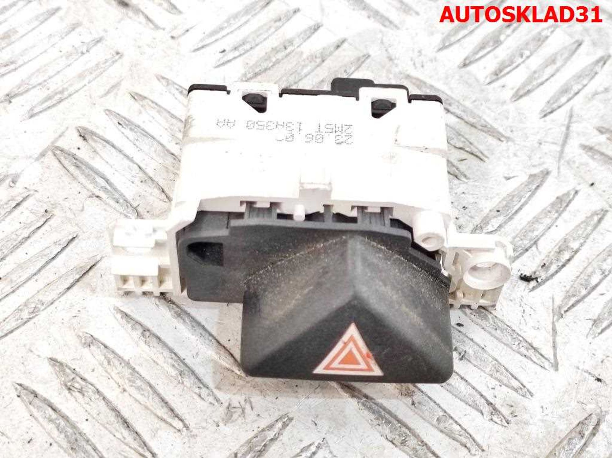 Кнопка аварийной сигнализации Ford Focus 1 2M5T13A350AA, 600 рублей, Дубовое