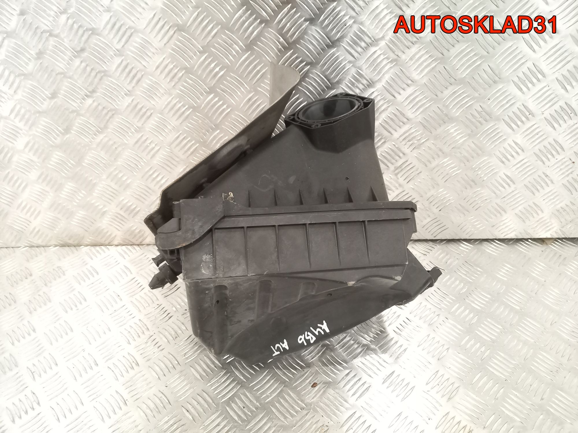 Корпус воздушного фильтра Audi A4 B6 06B133837AG, 2700 рублей, Дубовое