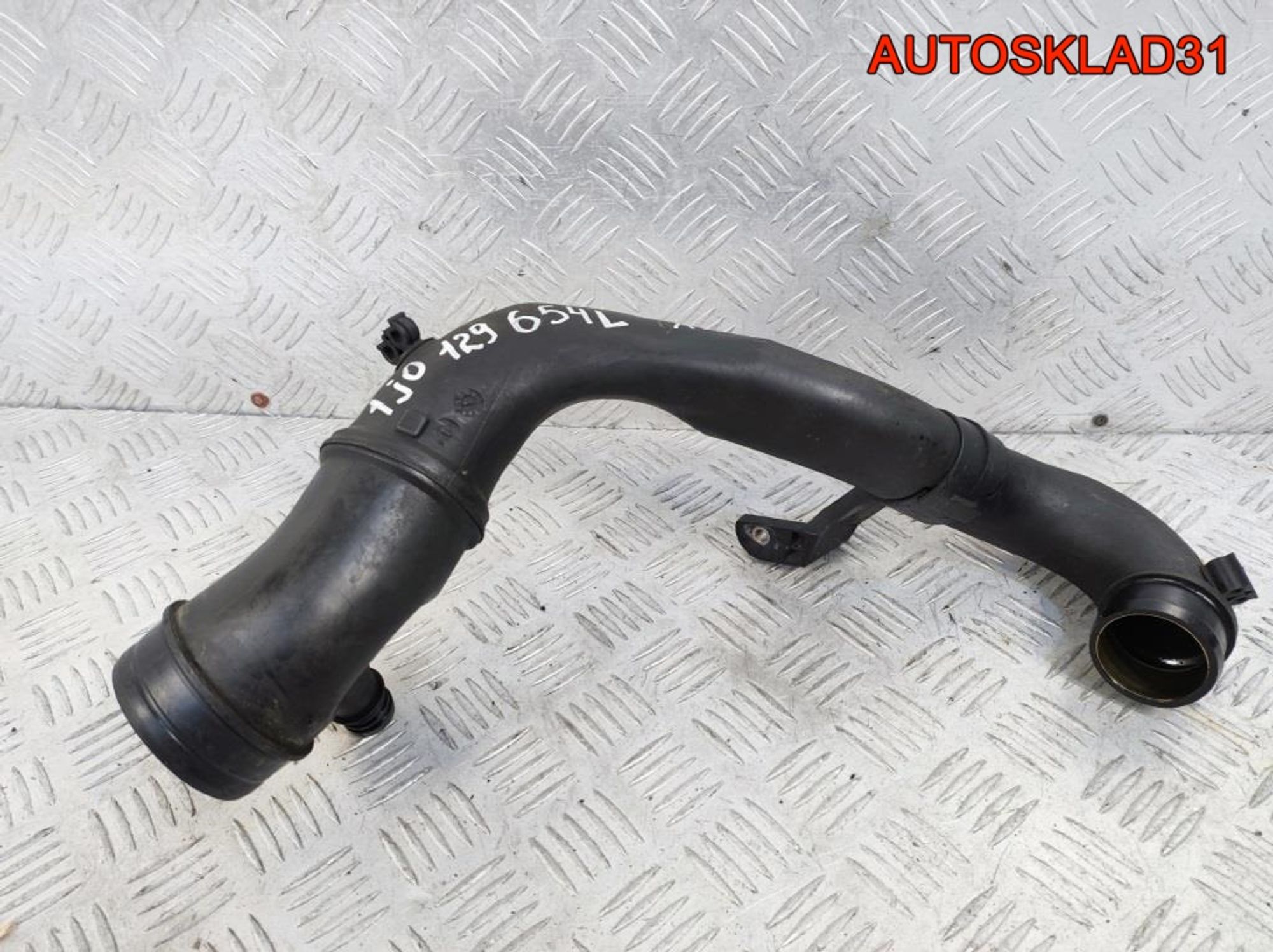 Патрубок воздушного фильтра VW Golf Mk4 1J0129654L, 1700 рублей, Дубовое