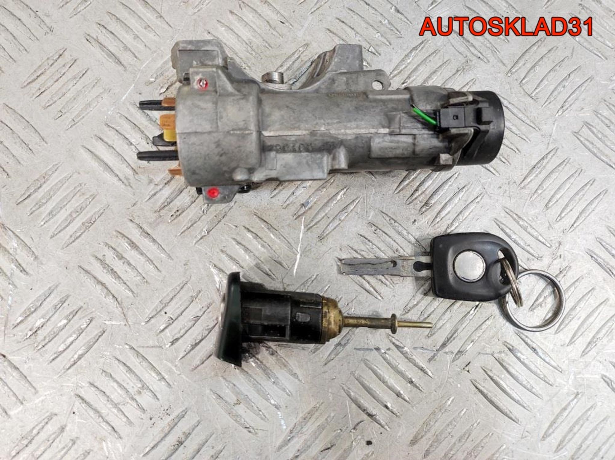 Комплект замок зажигания и личинки с ключом VW Passat B5 4B0905851A, 4100 рублей, Дубовое