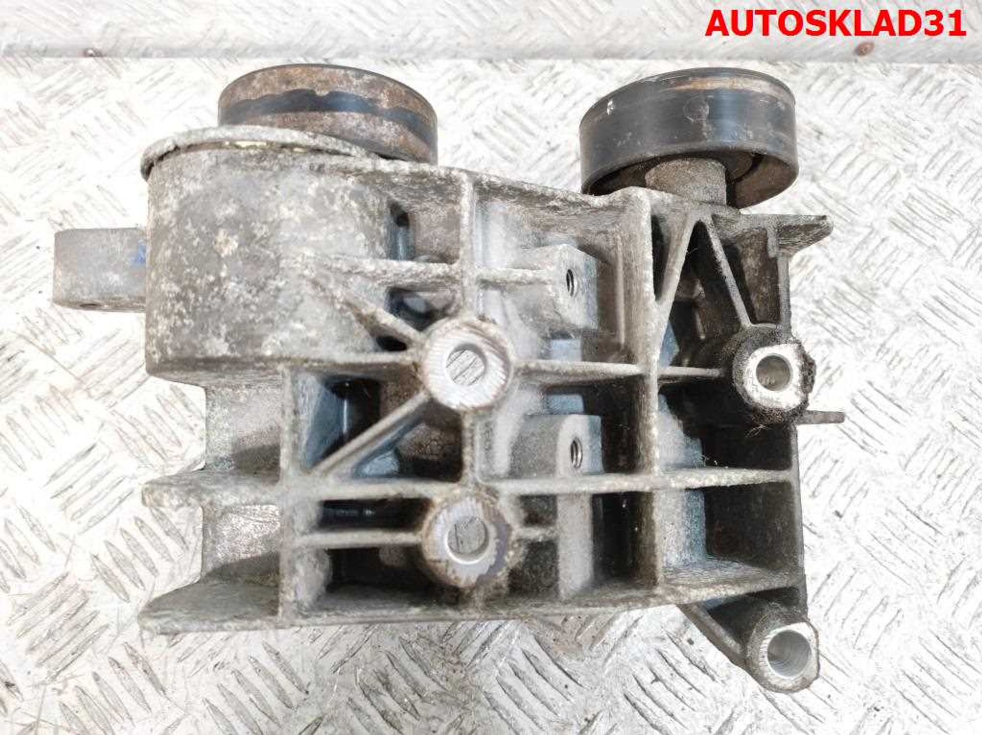 Кронштейн генератора Ford Fiesta 5 E2333A840010, 1000 рублей, Дубовое