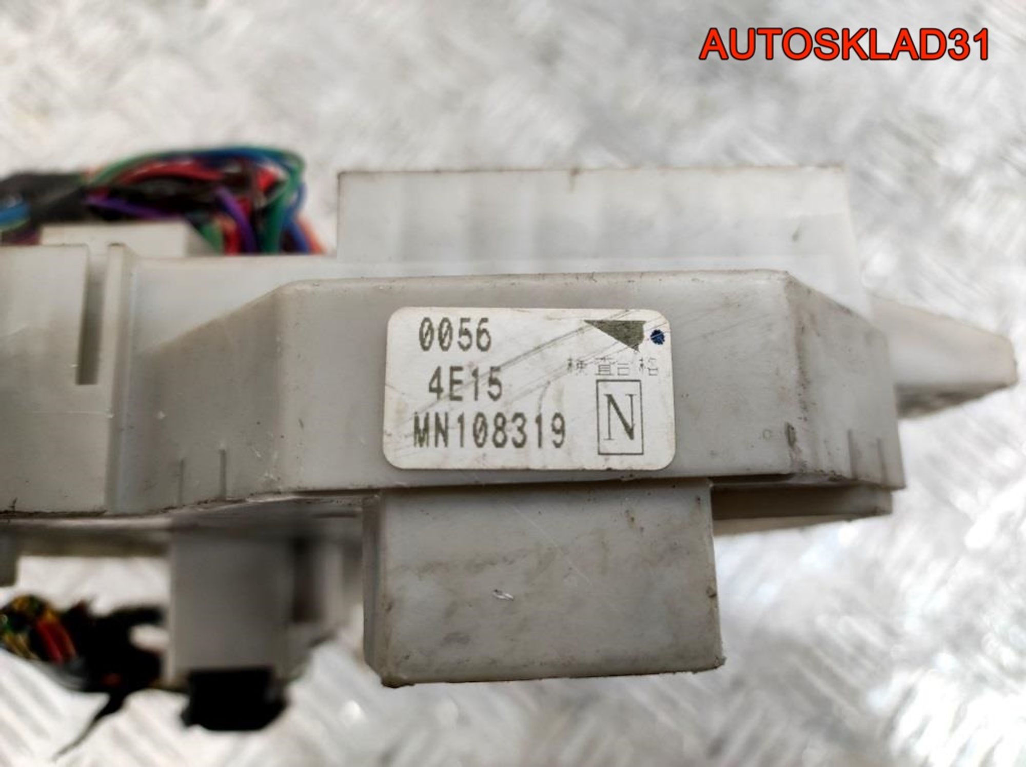 Блок предохранителей Mitsubishi Colt Z3 MN108319, 1700 рублей, Дубовое