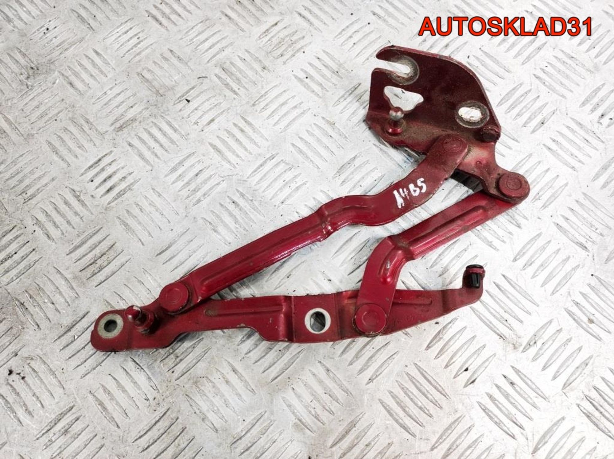 Петля крышки багажника левая Audi A4 B5 8D5827301C, 900 рублей, Дубовое