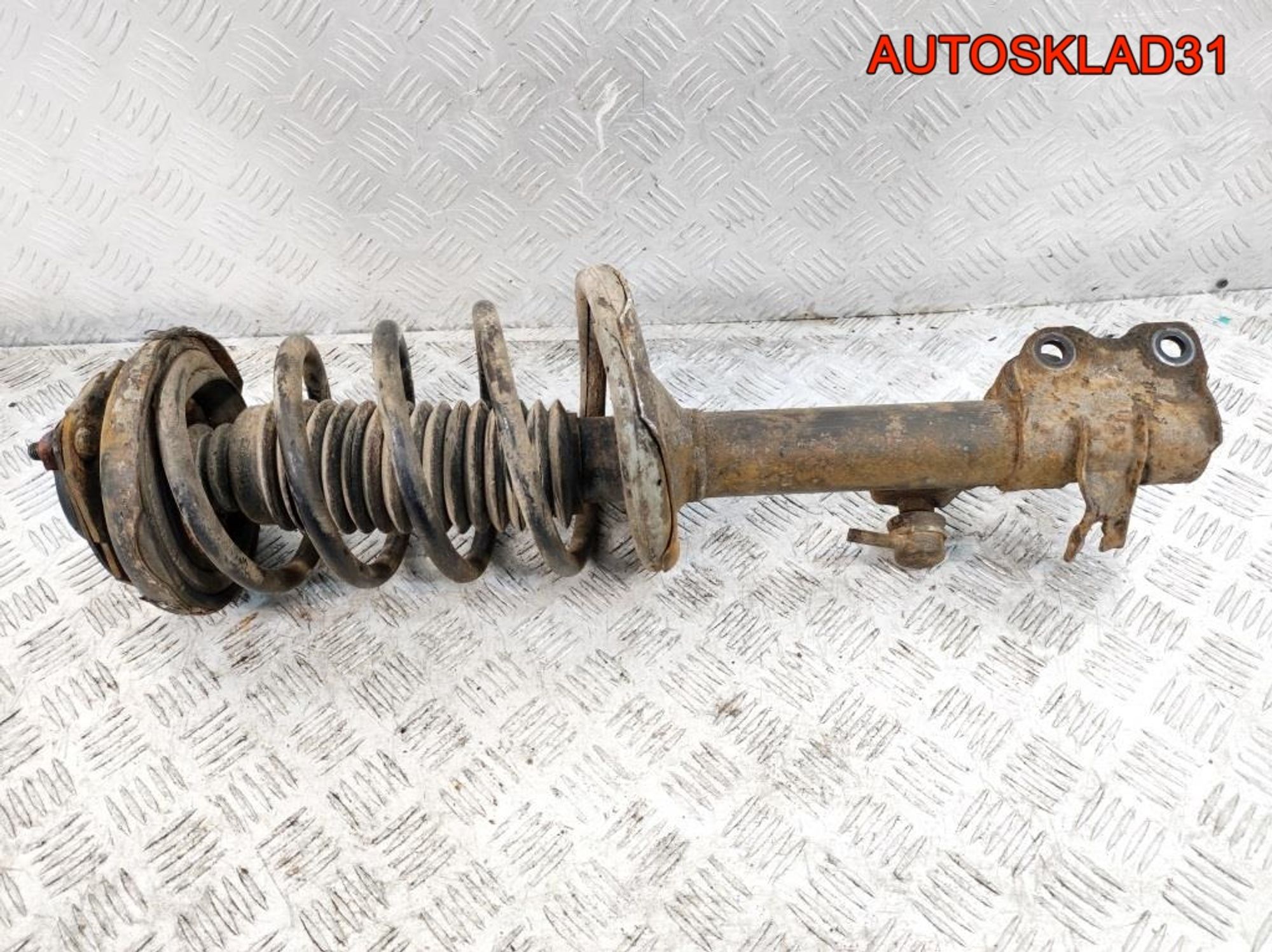 Стойка амортизатора задняя левая Nissan X-Trail T30, 2000 рублей, Дубовое