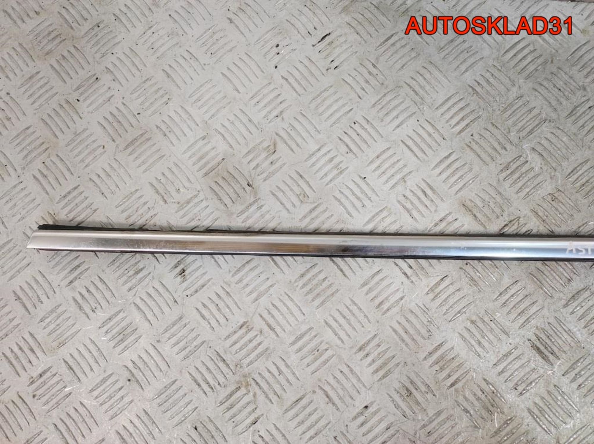 Накладка стекла переднего левого Opel Astra J 13347218, 900 рублей, Дубовое