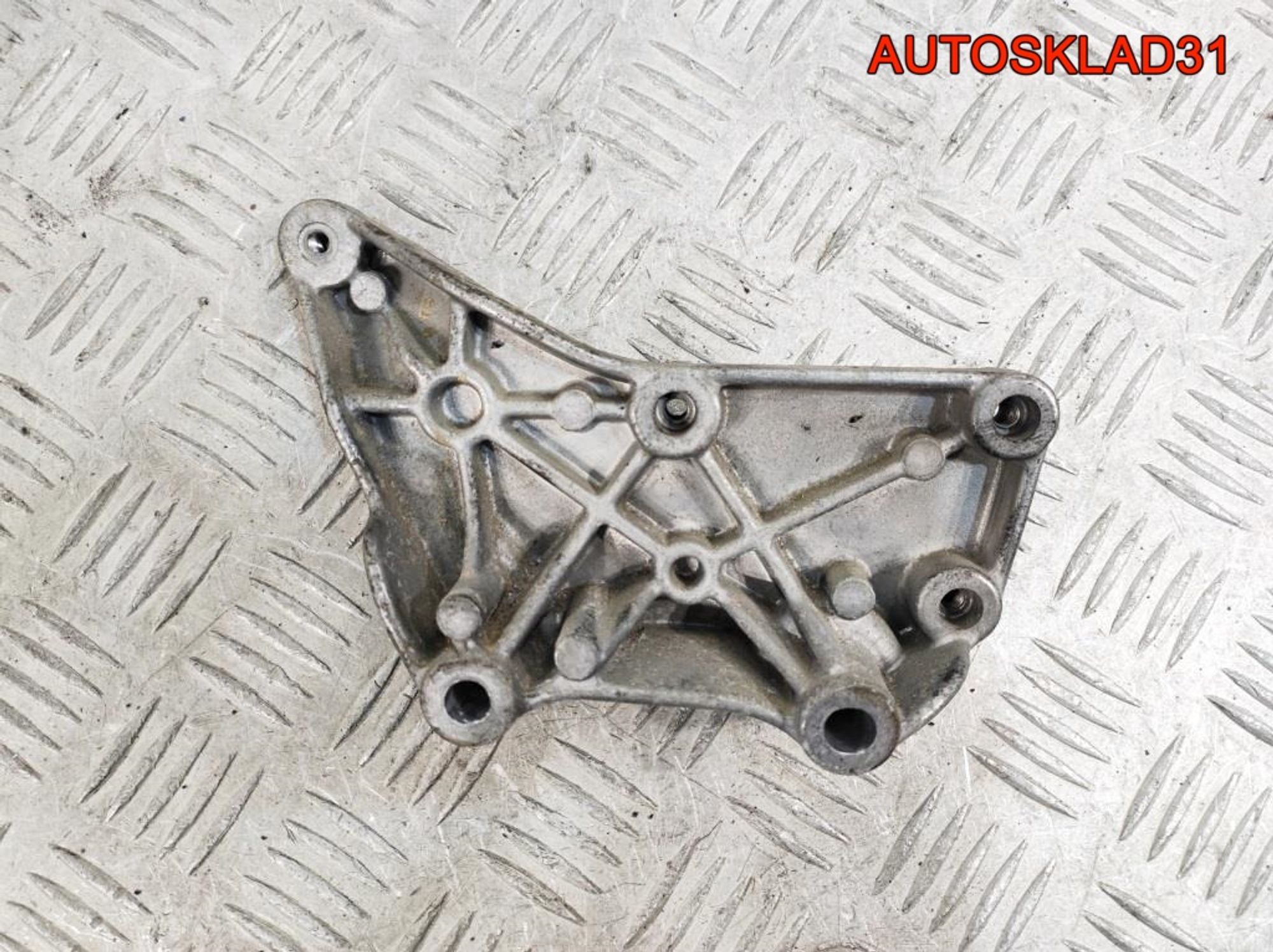 Кронштейн коллектора Mercedes GLK X204 06510940039, 900 рублей, Дубовое