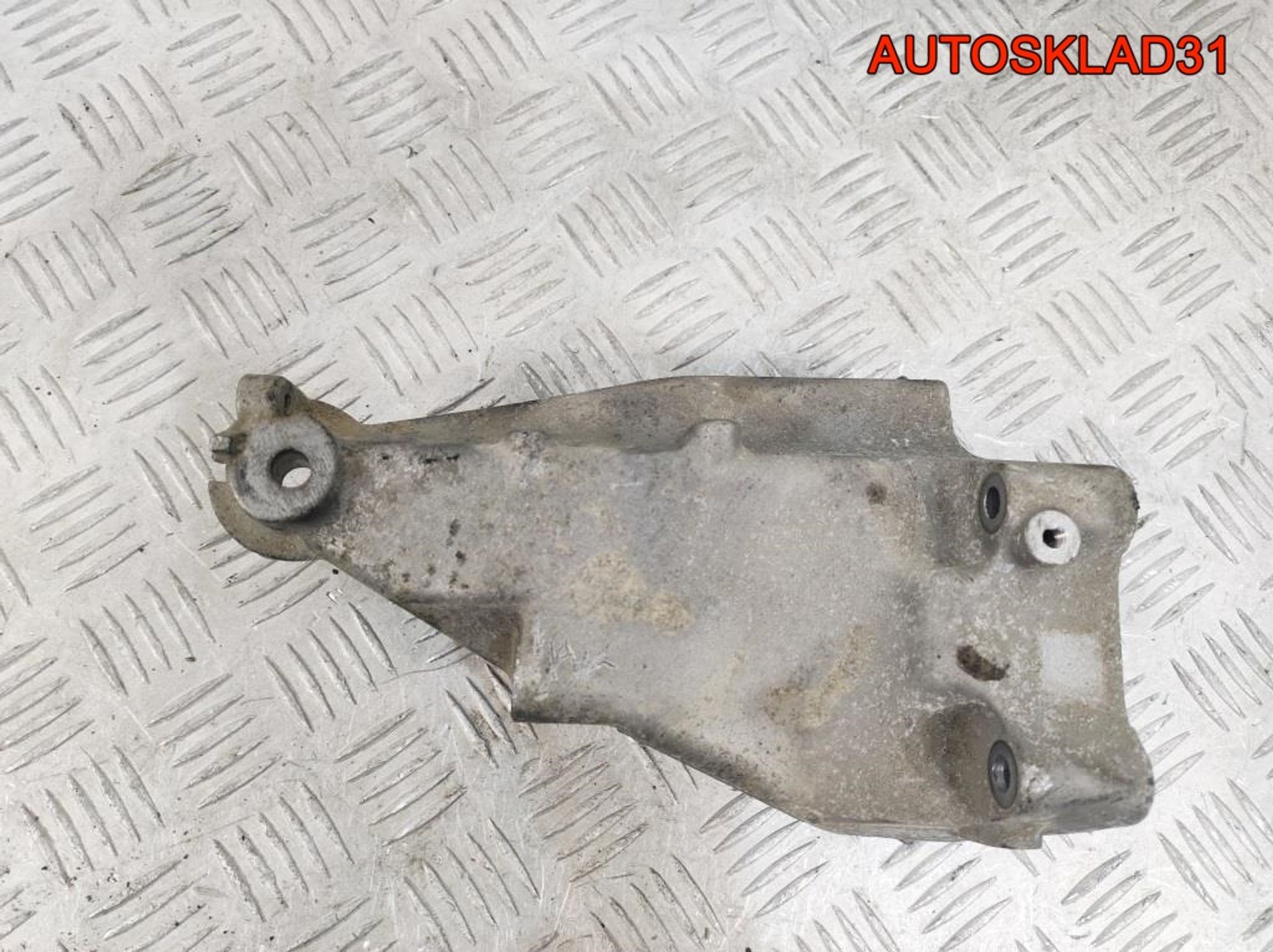 Кронштейн двигателя правый Mercedes X204 651.912, 1000 рублей, Дубовое