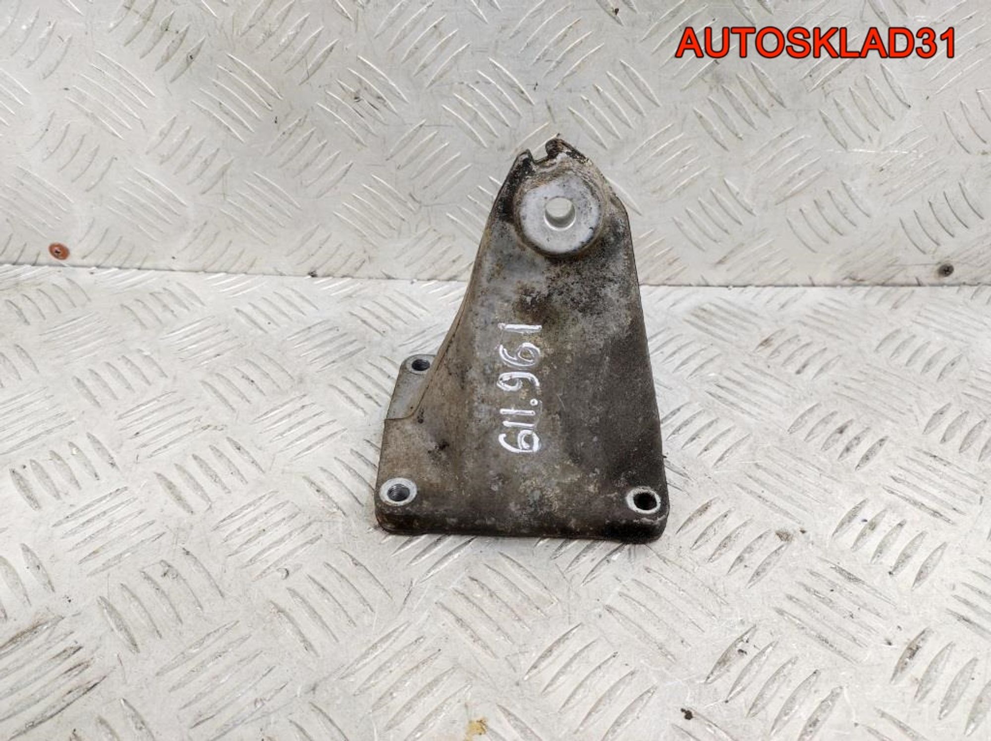 Кронштейн двигателя правый Mercedes Benz W210 2.2 CDI A6042230004, 900 рублей, Дубовое