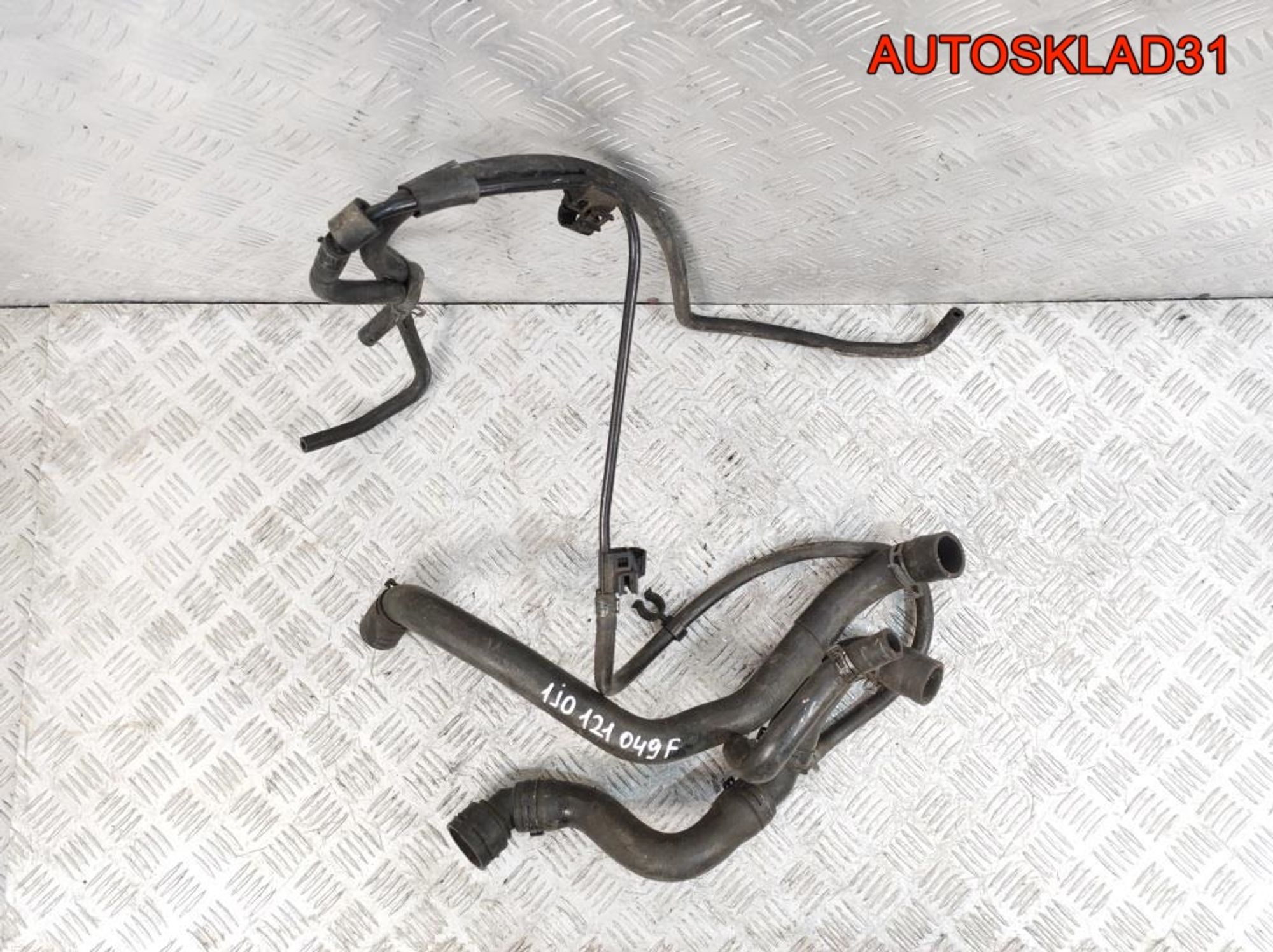 Патрубок системы охлаждения VW Golf 4 1,6 Бензин 1J0121049F, 2000 рублей, Дубовое