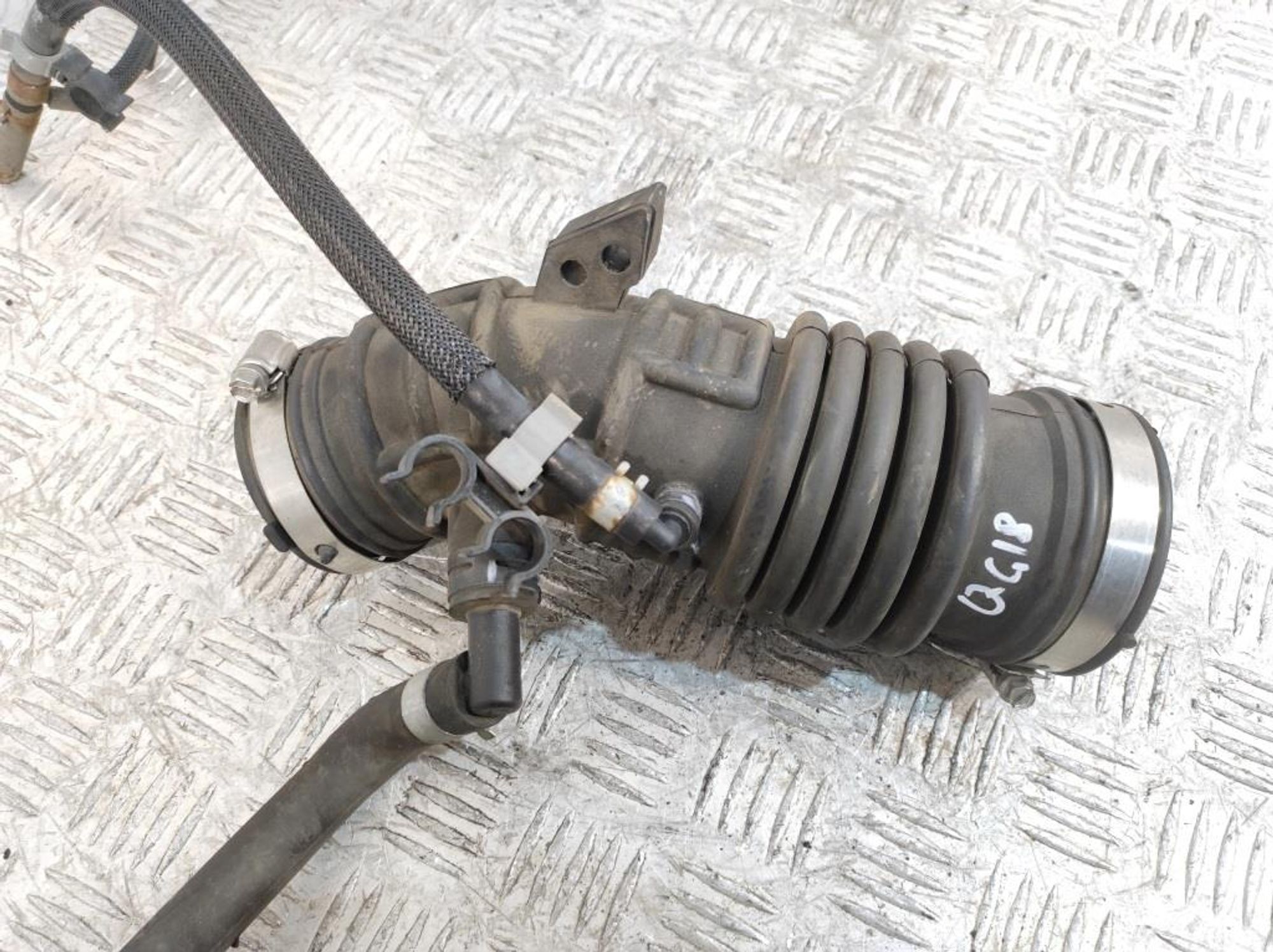 Патрубок воздушного фильтра Nissan Almera N16 1,8 QG18 Бензин, 2000 рублей, Дубовое