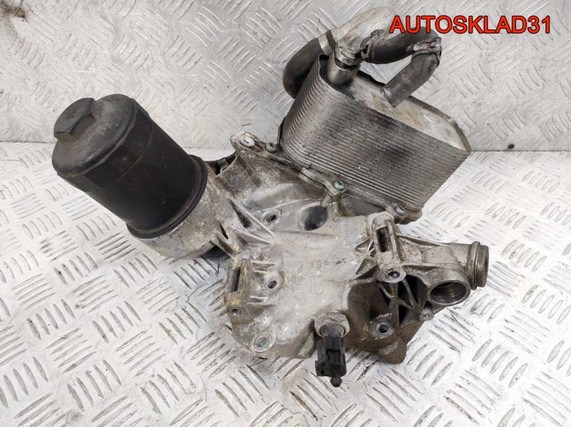 Корпус масляного фильтра Audi A8 D3 6.0BHT 07D115911J, 3600 рублей, Дубовое