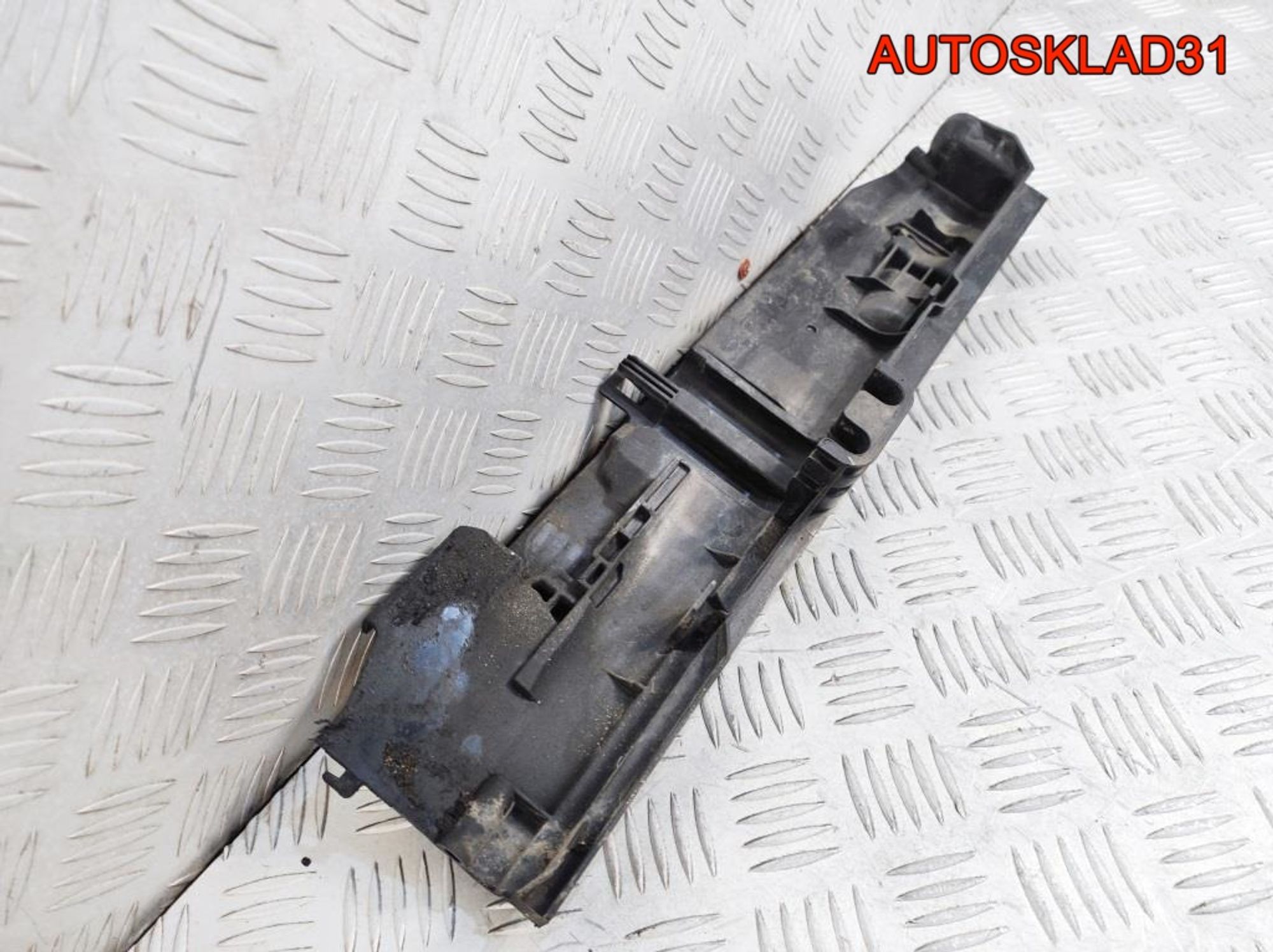 Кронштейн радиатора левый BMW E90 17107524912, 900 рублей, Дубовое