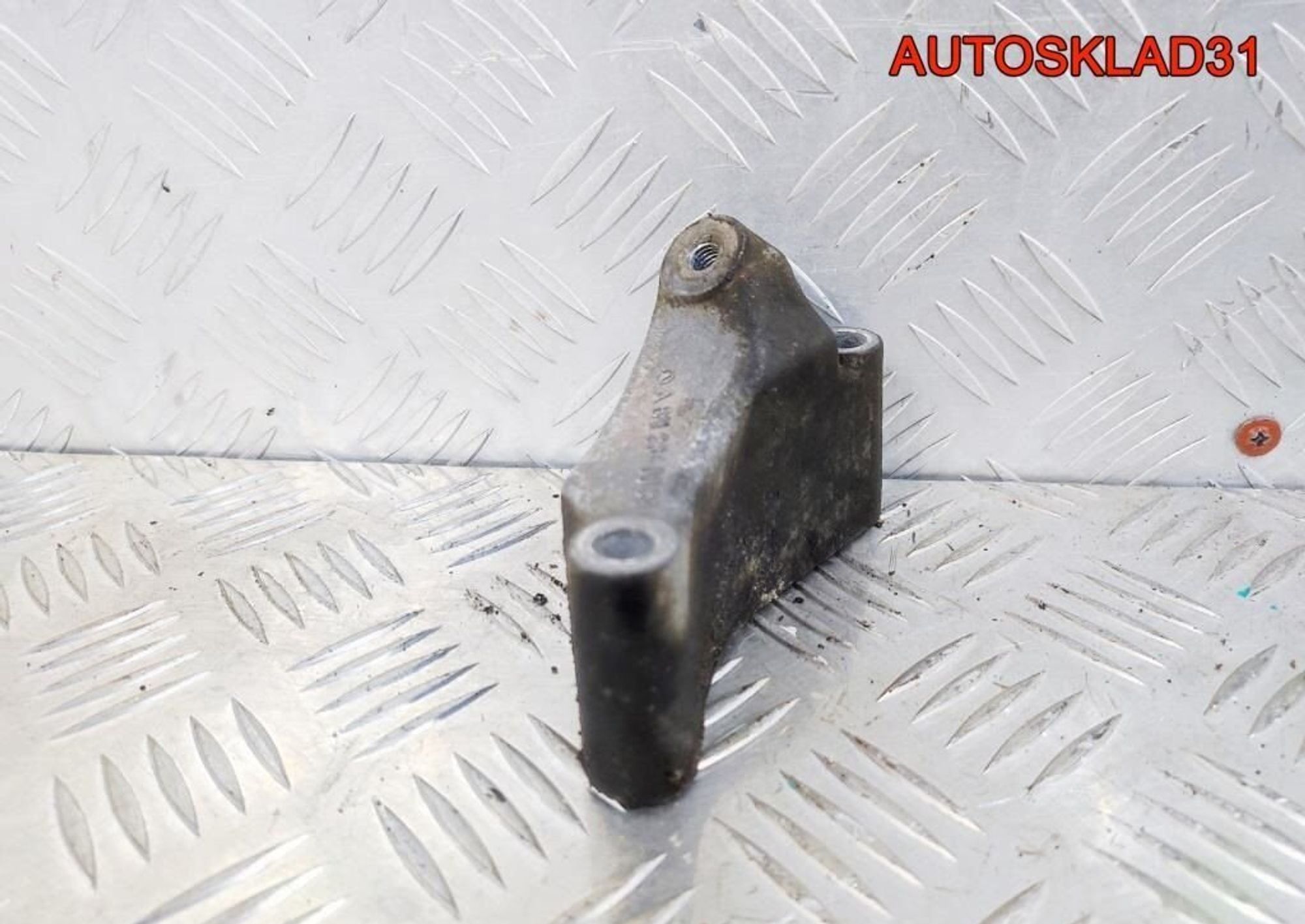 Кронштейн кондиционера Mercedes W202 A6112340039, 900 рублей, Дубовое