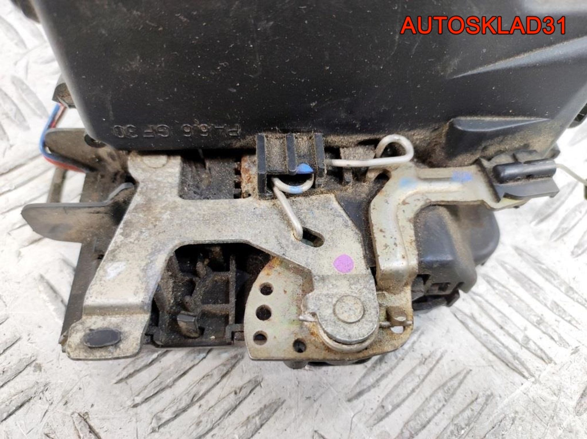 Замок двери задний левый VW Passat B5 3B0837867, 3500 рублей, Дубовое