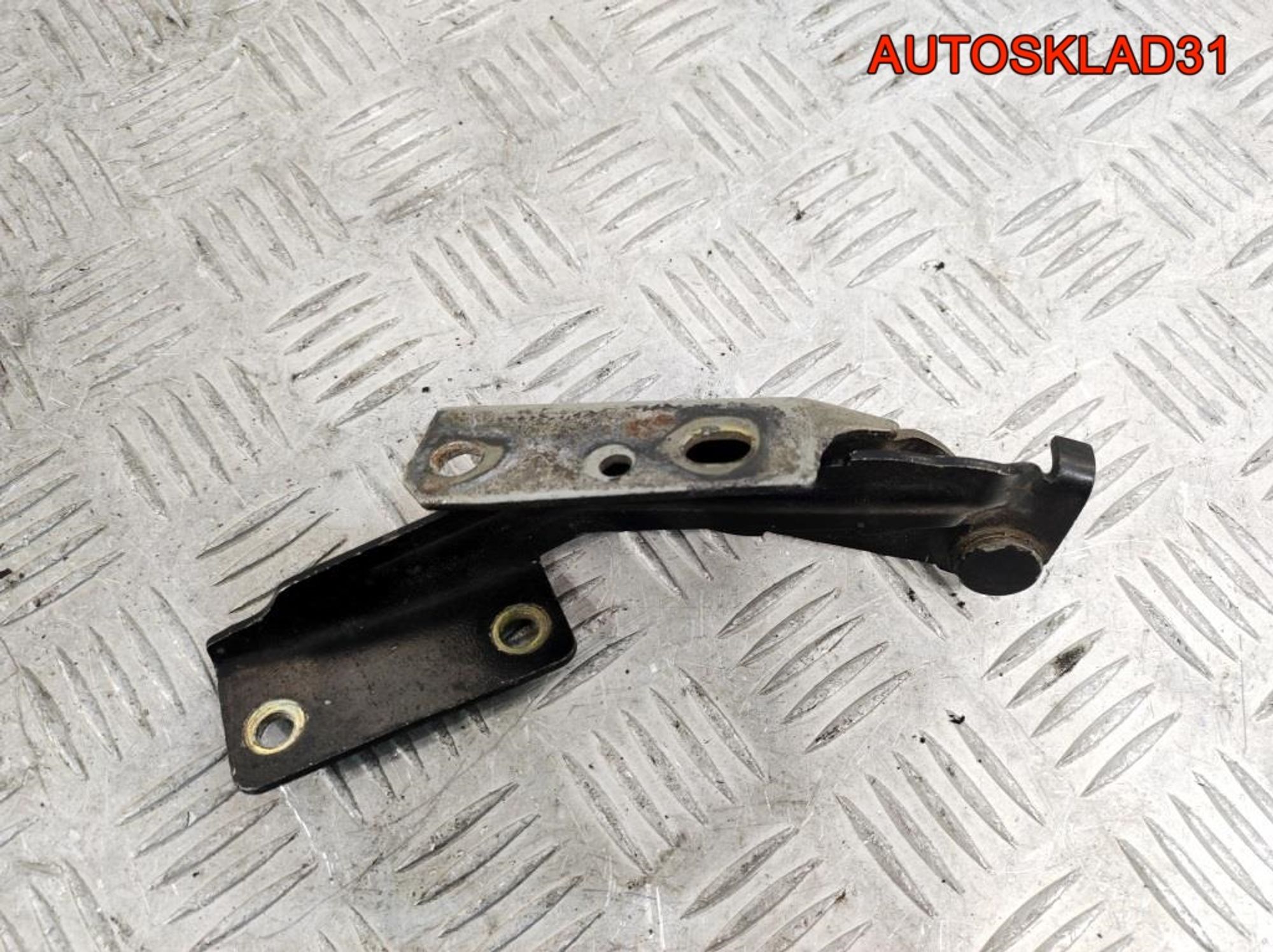Петля капота левая Ford Focus 1 XS4116801AF, 900 рублей, Дубовое