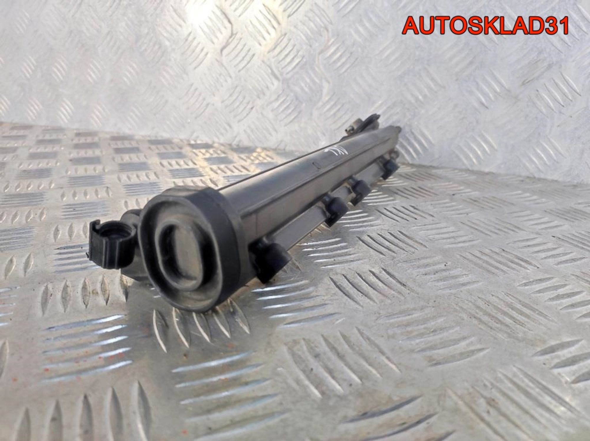 Рейка топливная Volkswagen Golf 4 AKL 06A133317A, 2500 рублей, Дубовое