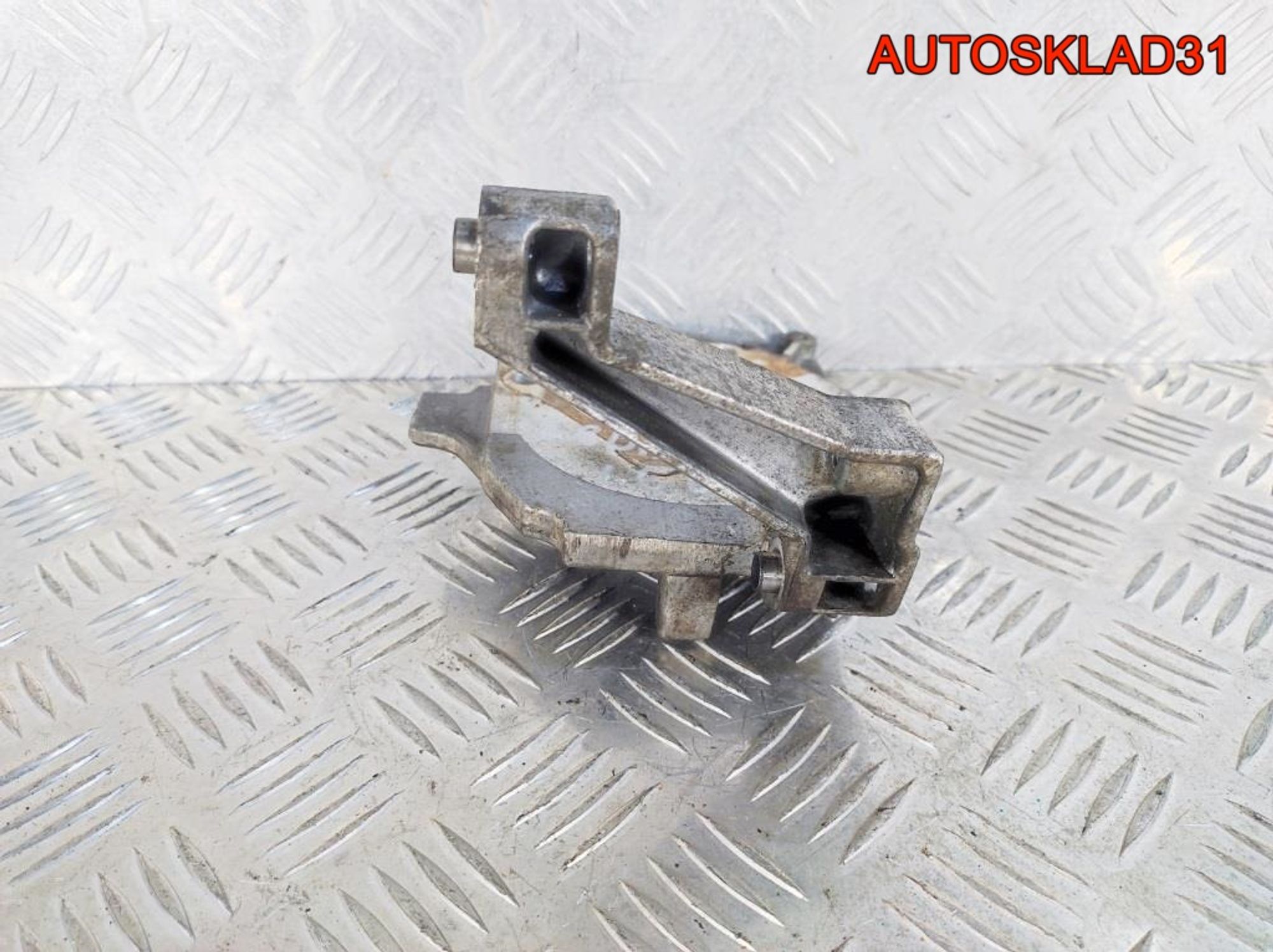 Кронштейн ТНВД Ford Focus 2 1.6 G8DB 9654959880, 900 рублей, Дубовое