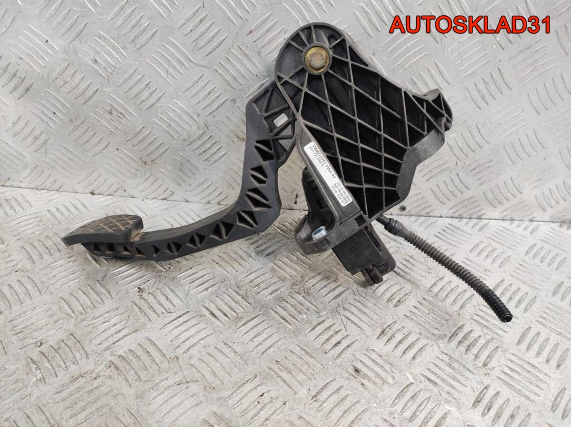 Педаль сцепления VW Passat B6 3C1721059N, 2300 рублей, Дубовое