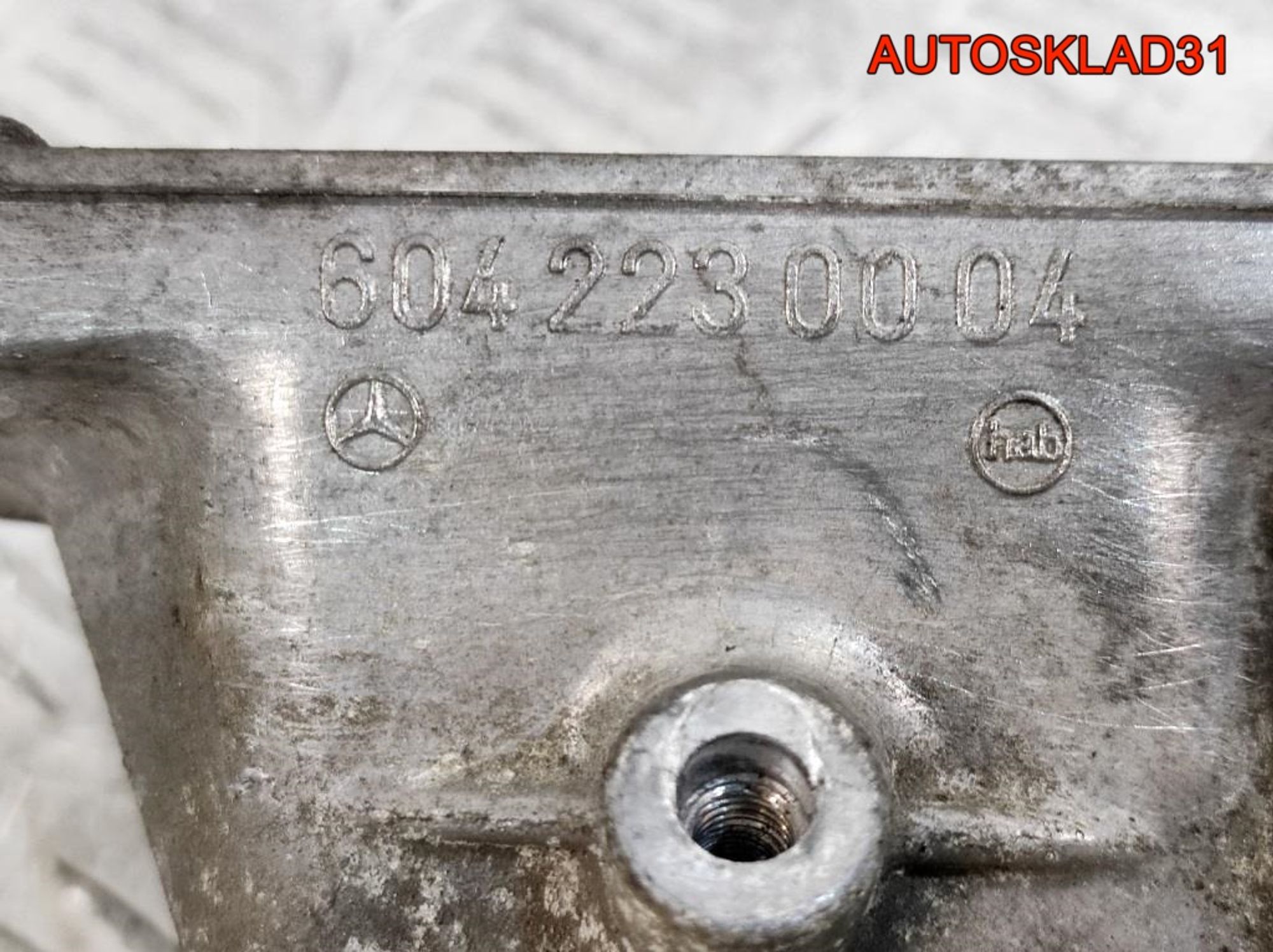 Кронштейн двигателя правый Mercedes Benz W210 2.2 CDI A6042230004, 900 рублей, Дубовое