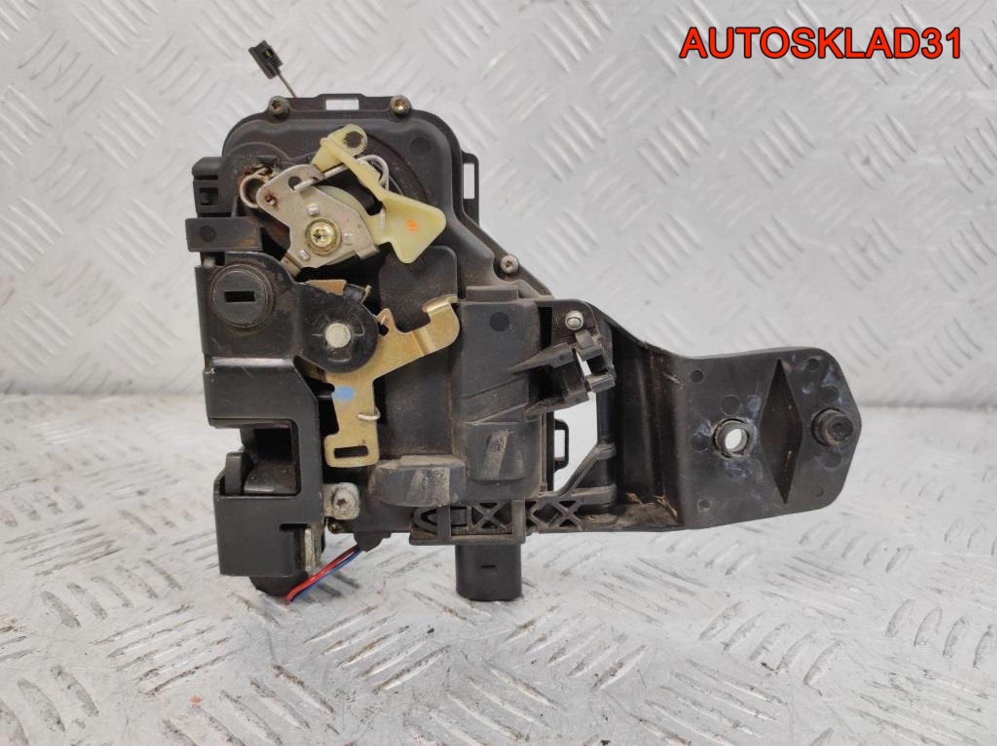 Замок двери задней левой VW Passat B5 3B4839015B, 2000 рублей, Дубовое