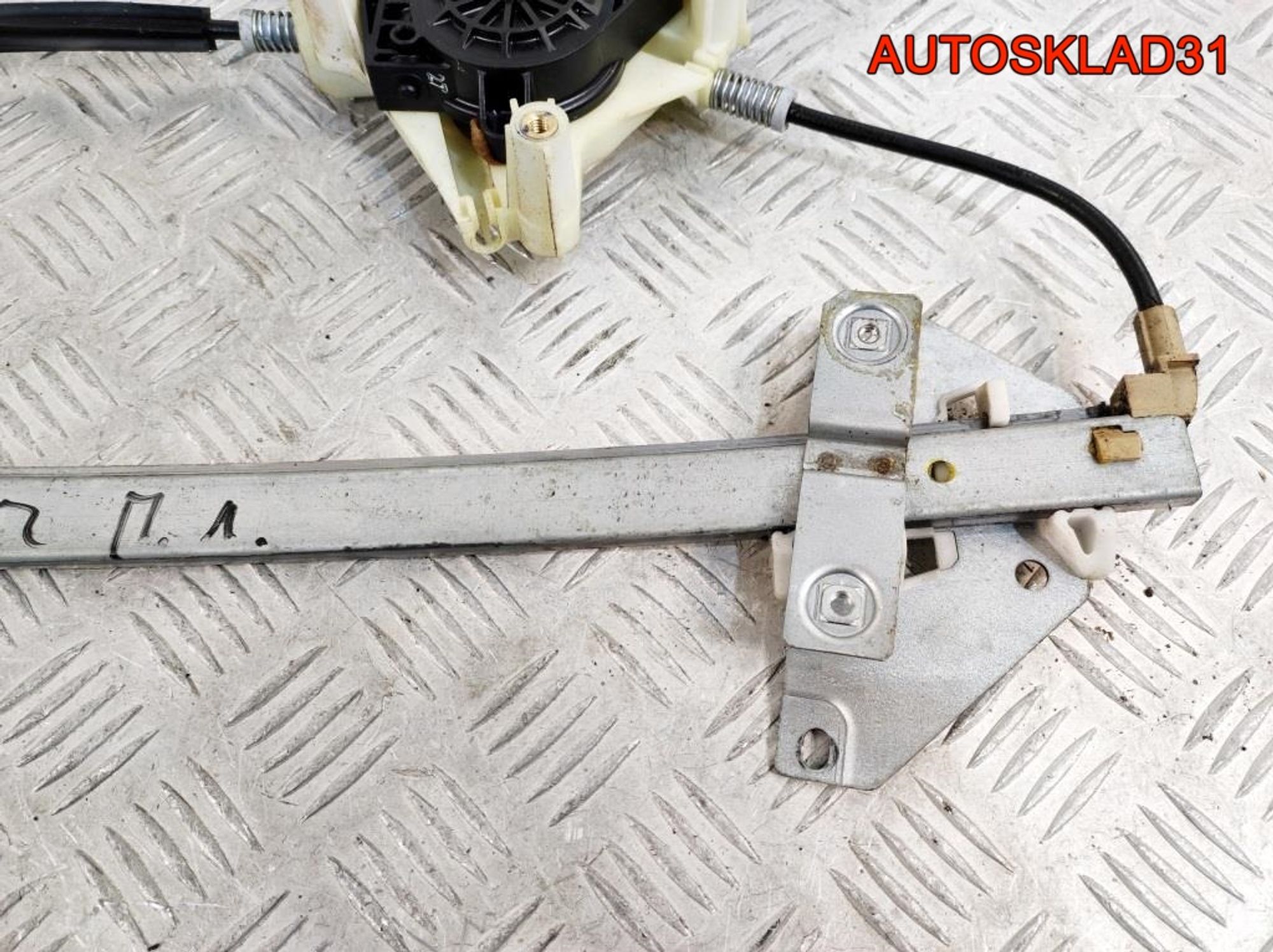 Стеклоподъемник перед левый Mitsubishi Carisma DA, 3600 рублей, Дубовое