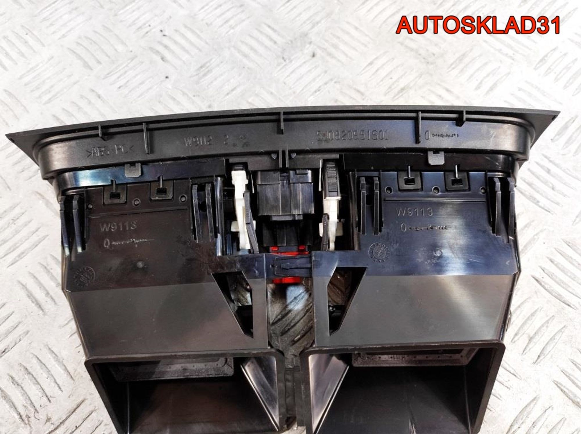 Дефлектор воздушный Skoda Fabia 2 5J0820951C, 2300 рублей, Дубовое