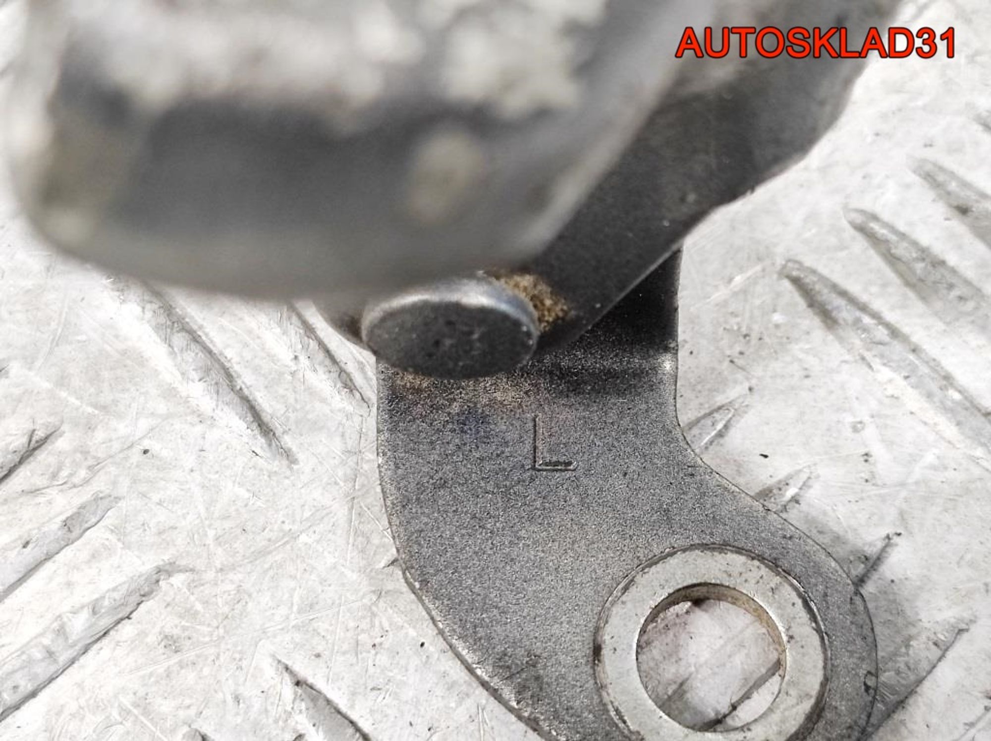 Петля двери передняя левая нижняя Toyota Avensis 2, 900 рублей, Дубовое