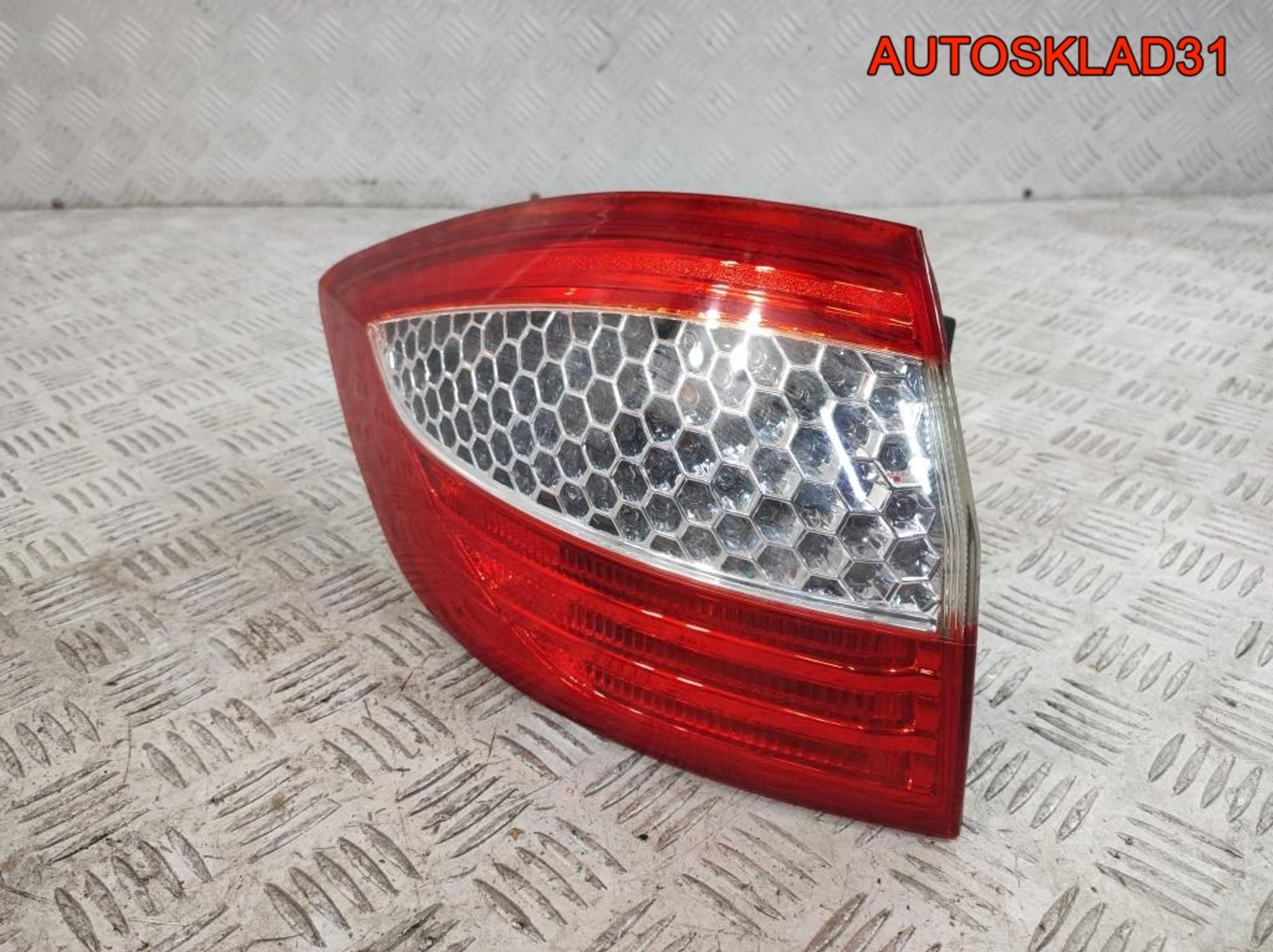 Фонарь задний наружный левый TYC Ford Mondeo 4 11B694012B Combi, 2000 рублей, Дубовое